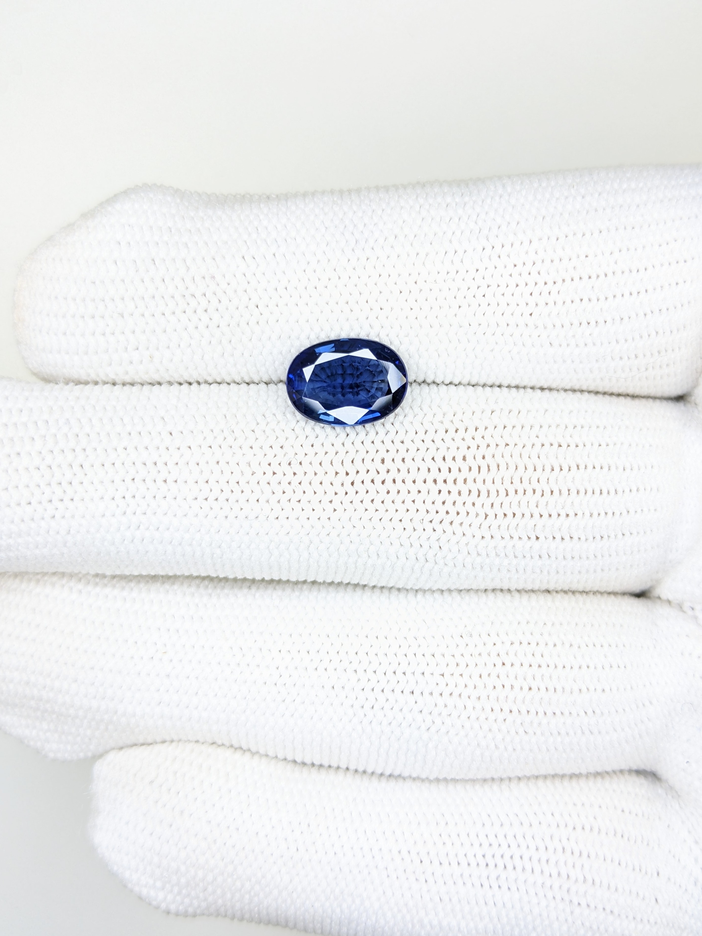 Sapphire Oval: 2.78ct