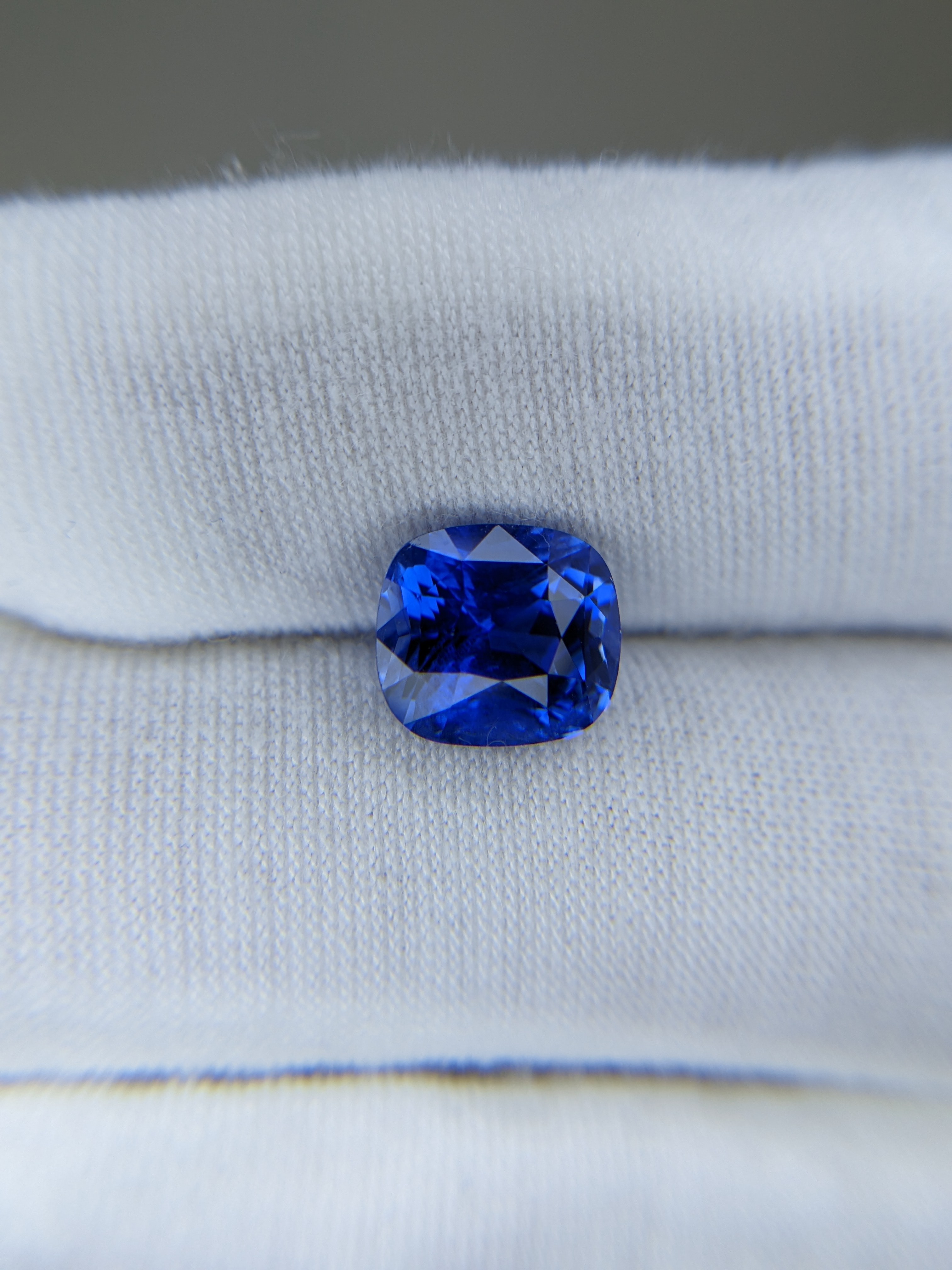 Sapphire Cushion: 6.17ct
