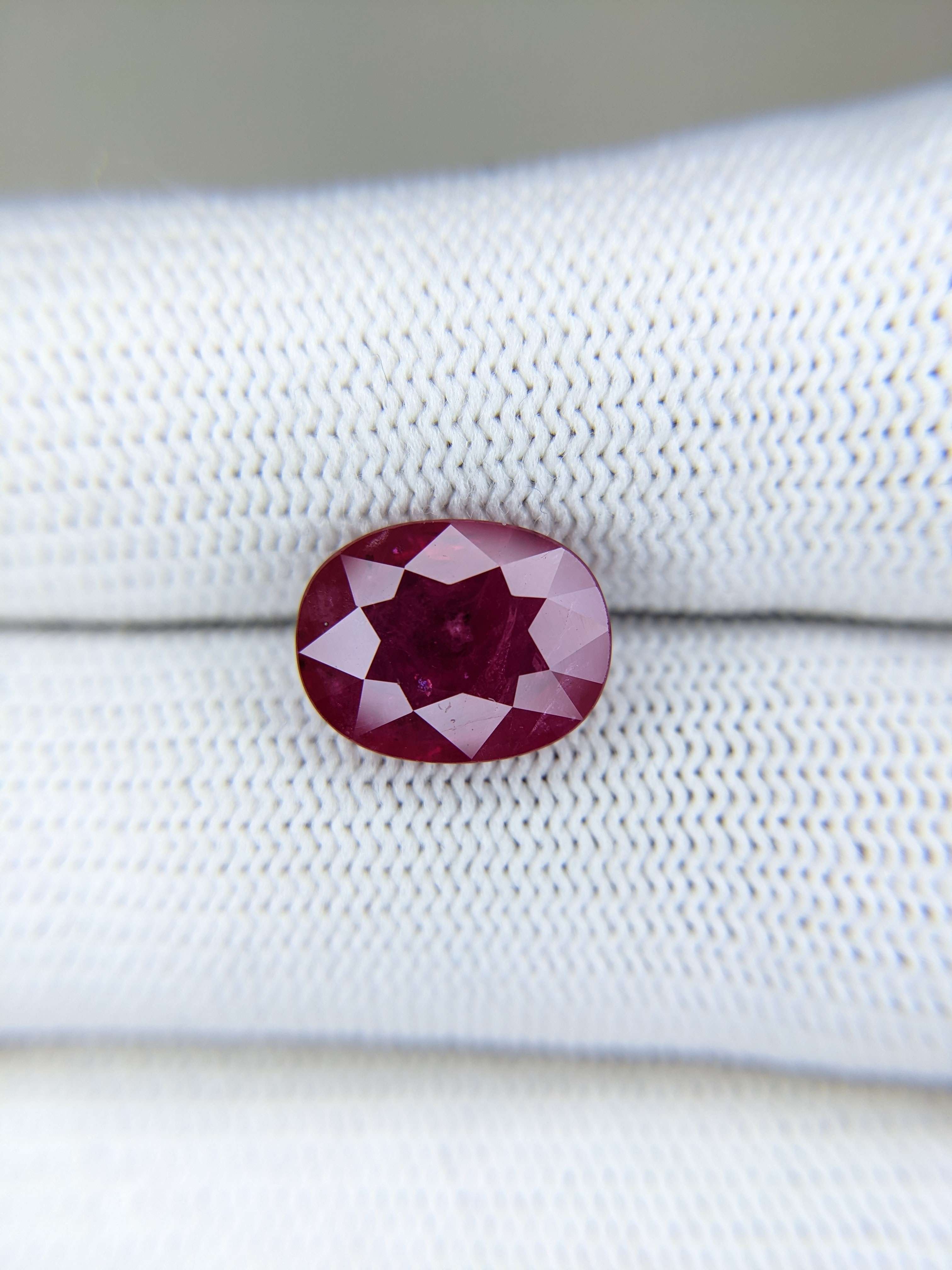 Ruby Oval: 5.04ct
