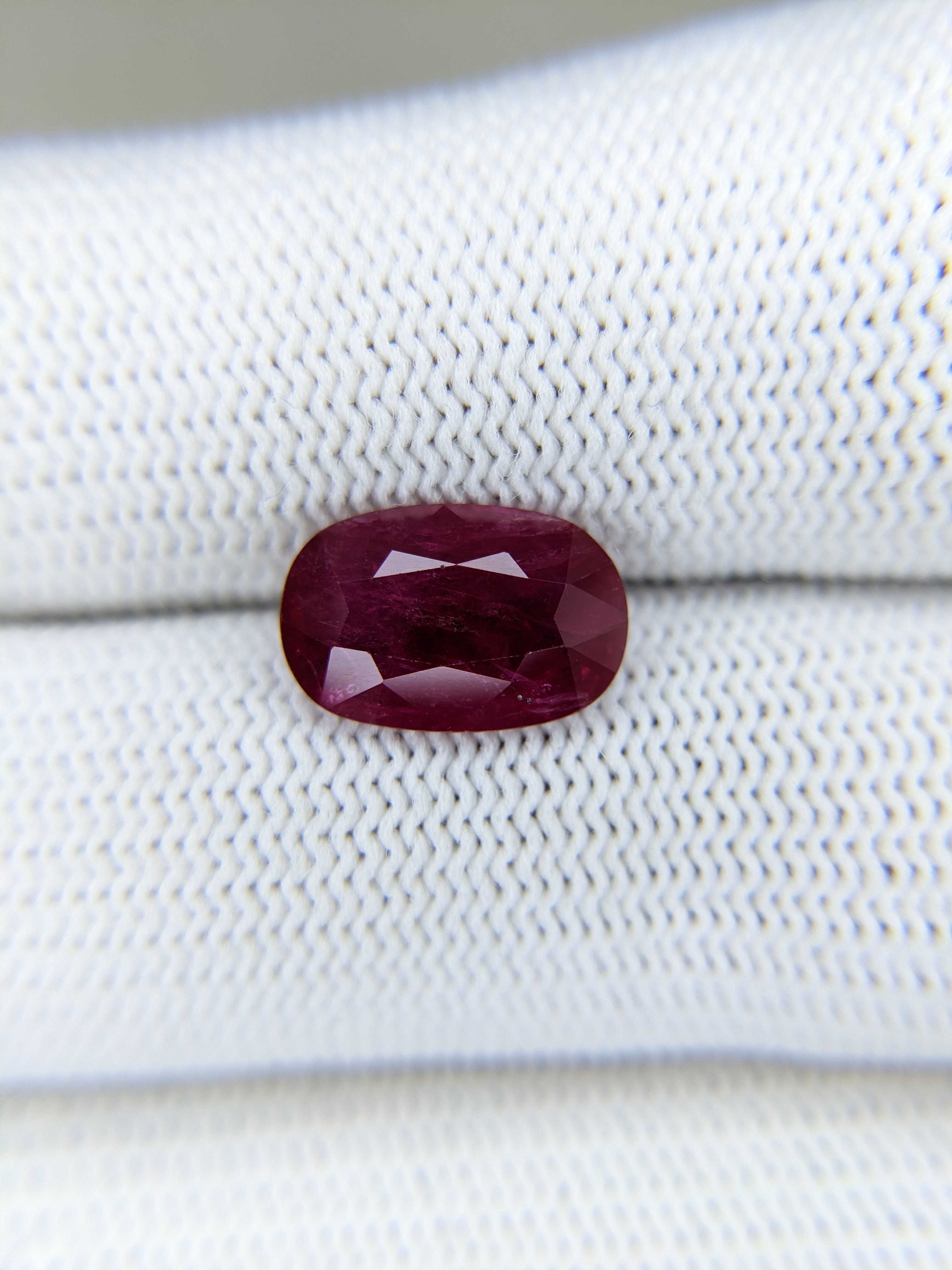 Ruby Oval: 3.20ct