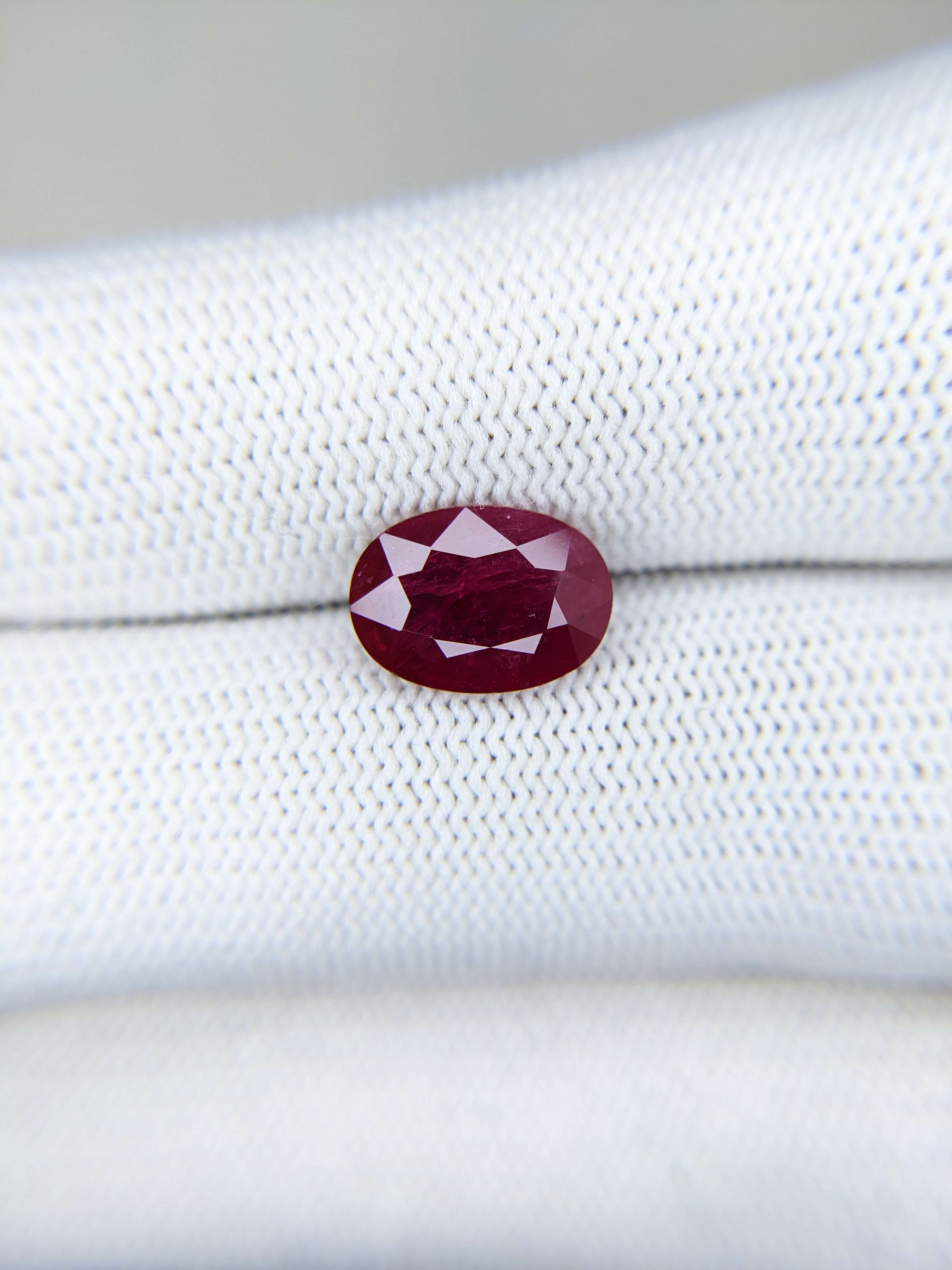 Ruby Oval: 2.87ct