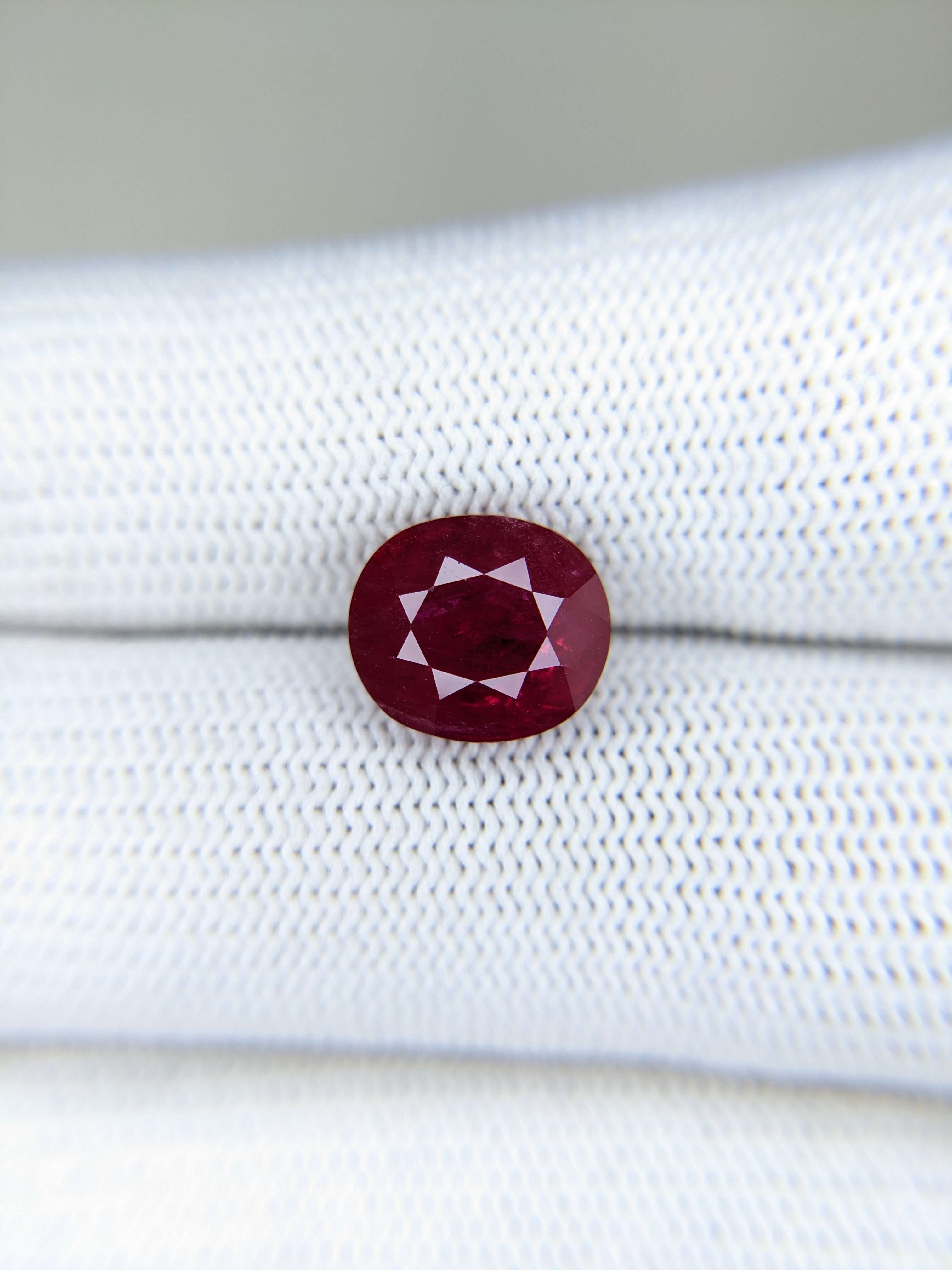Ruby Oval: 4.76ct