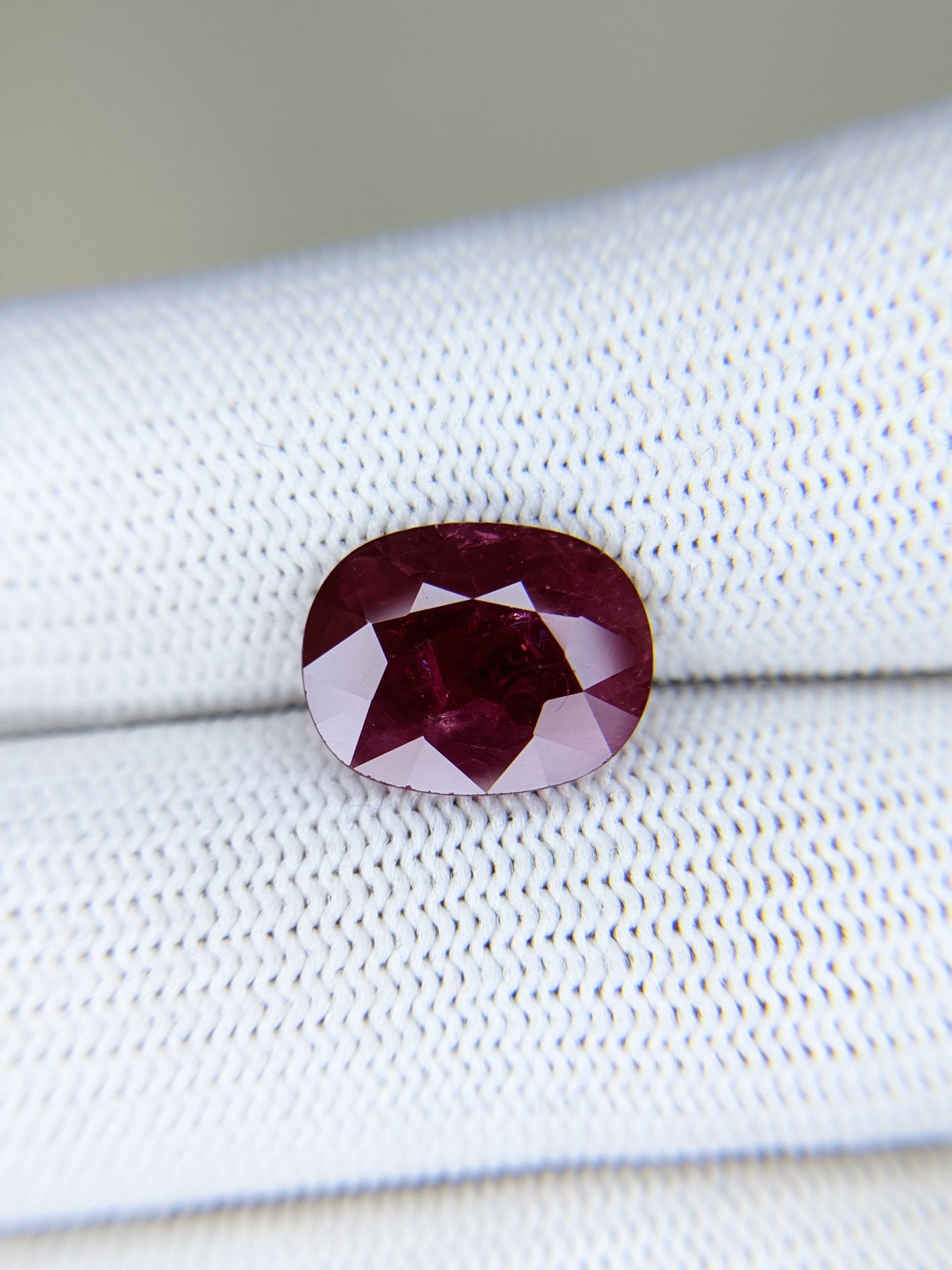 RUBY Cushion: 5.06ct