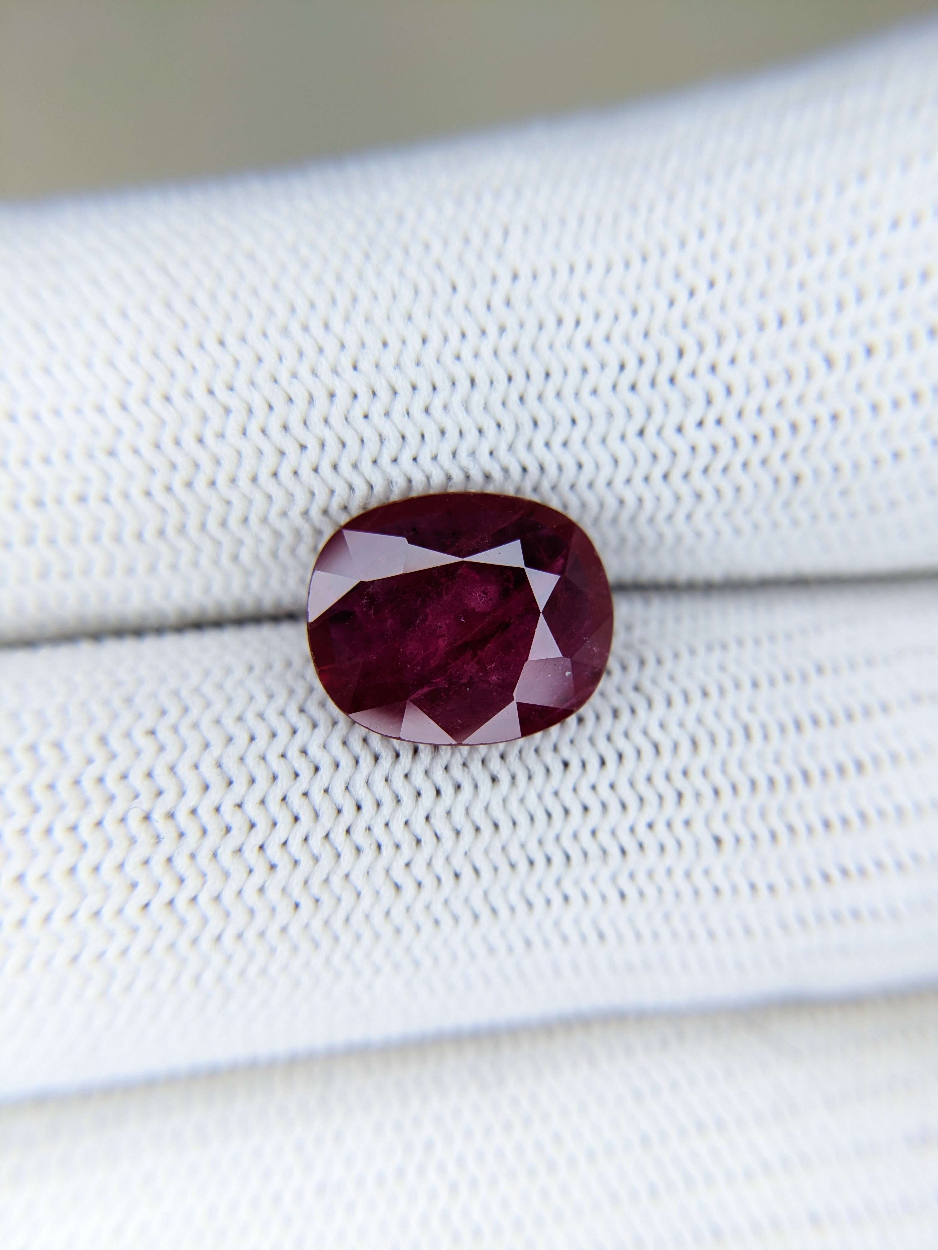 RUBY Cushion: 3.77ct
