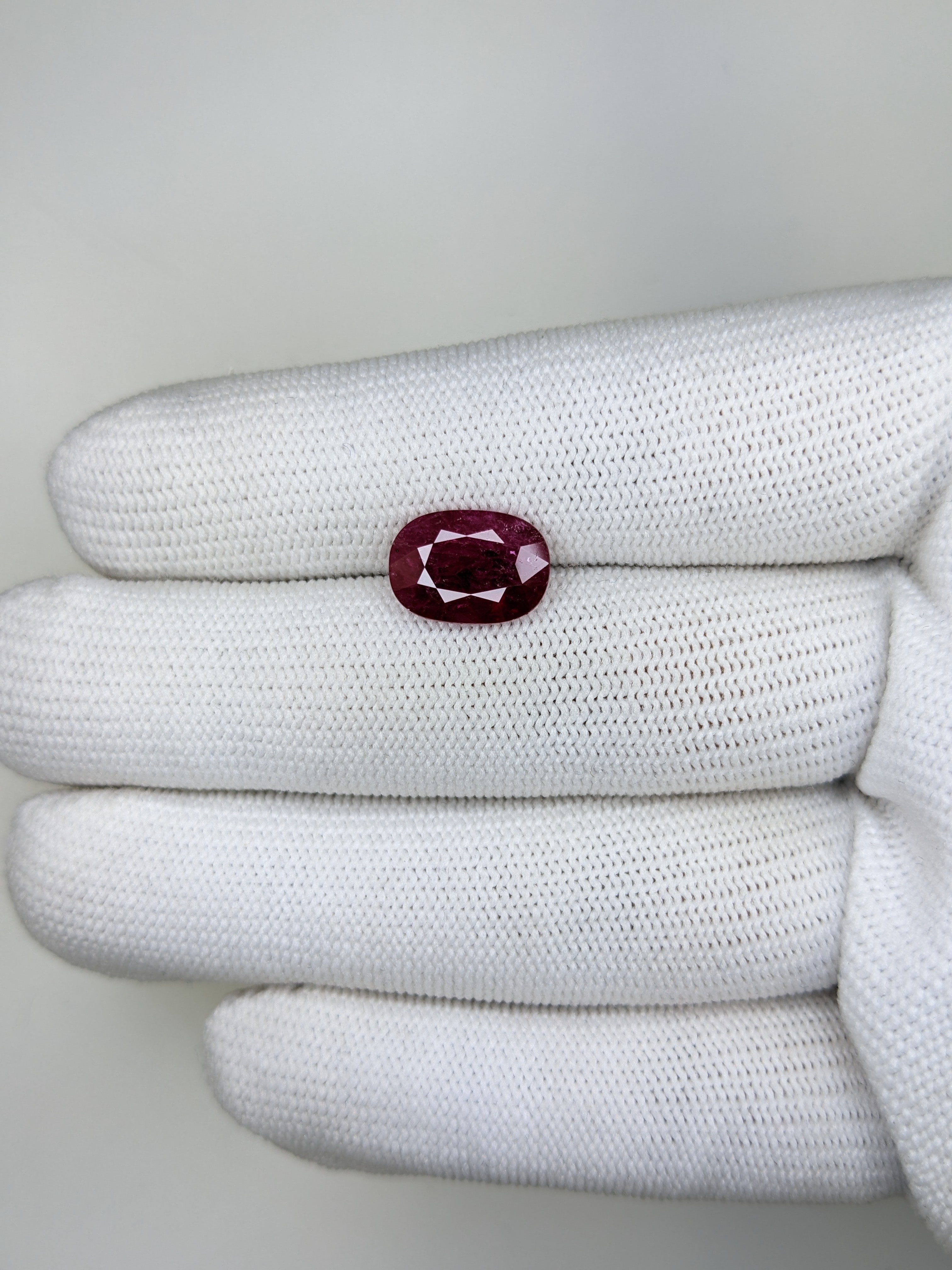 RUBY Oval: 4.32ct