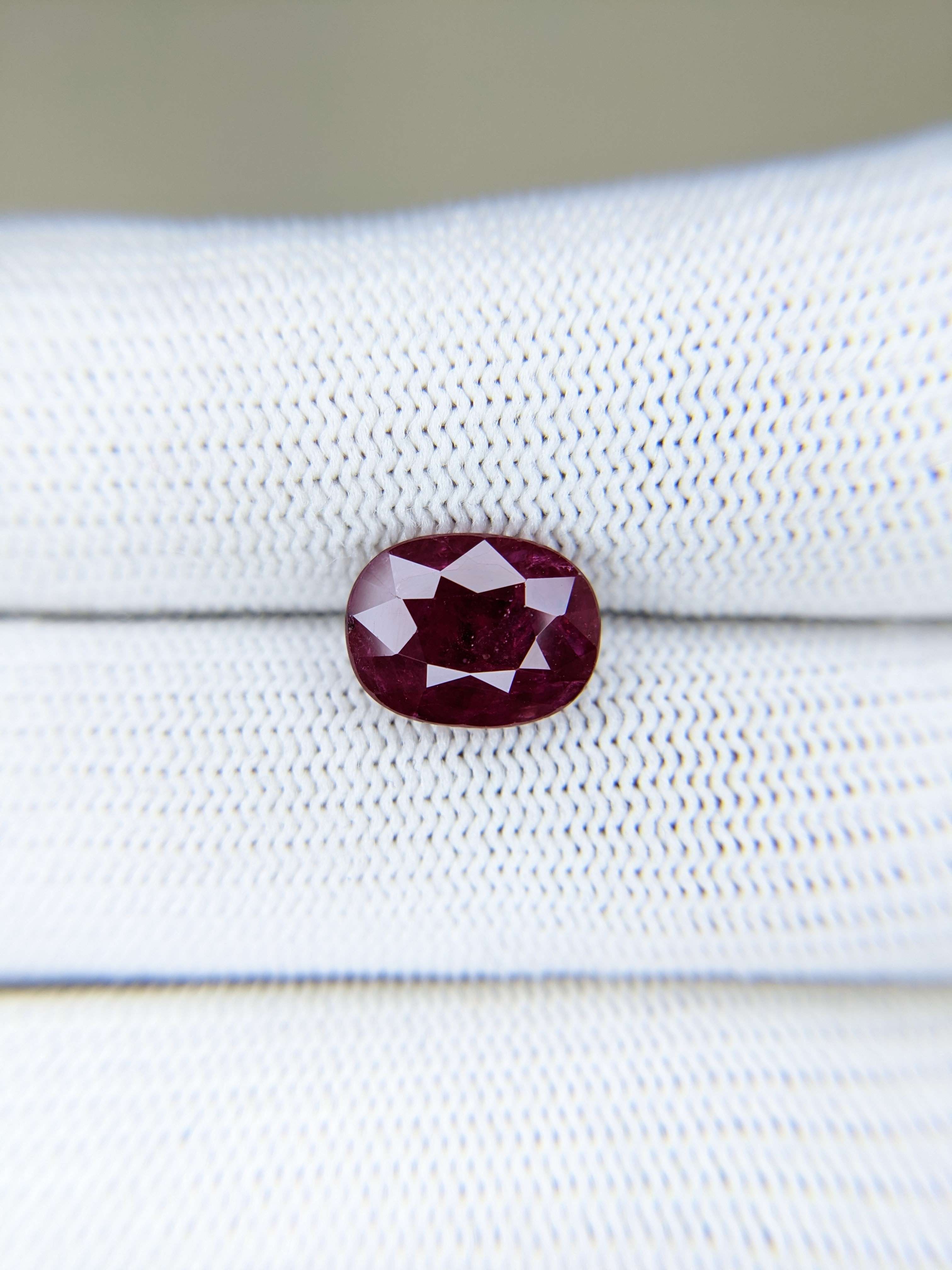Ruby Oval: 4.05ct
