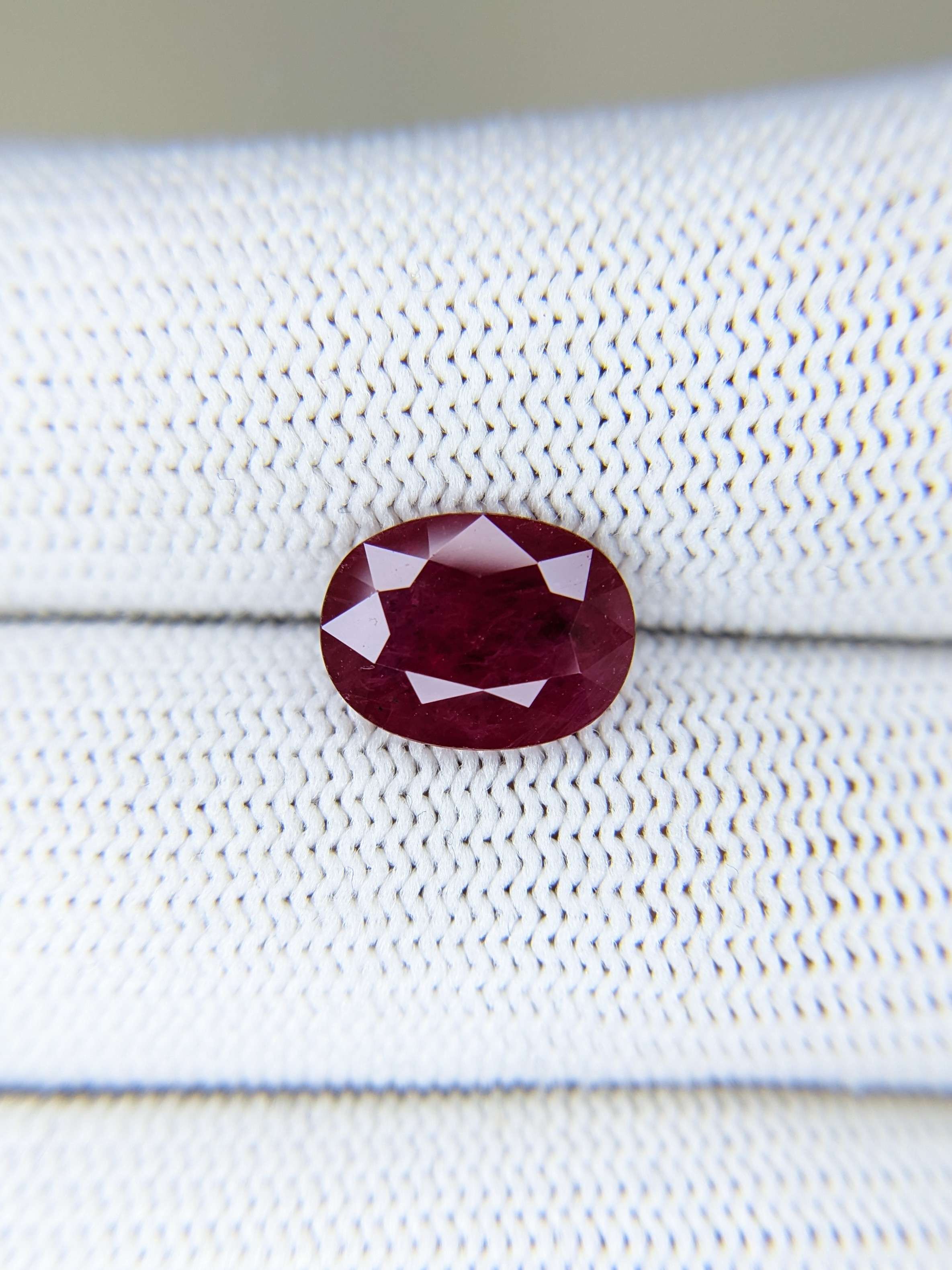 Ruby Oval: 3.40ct