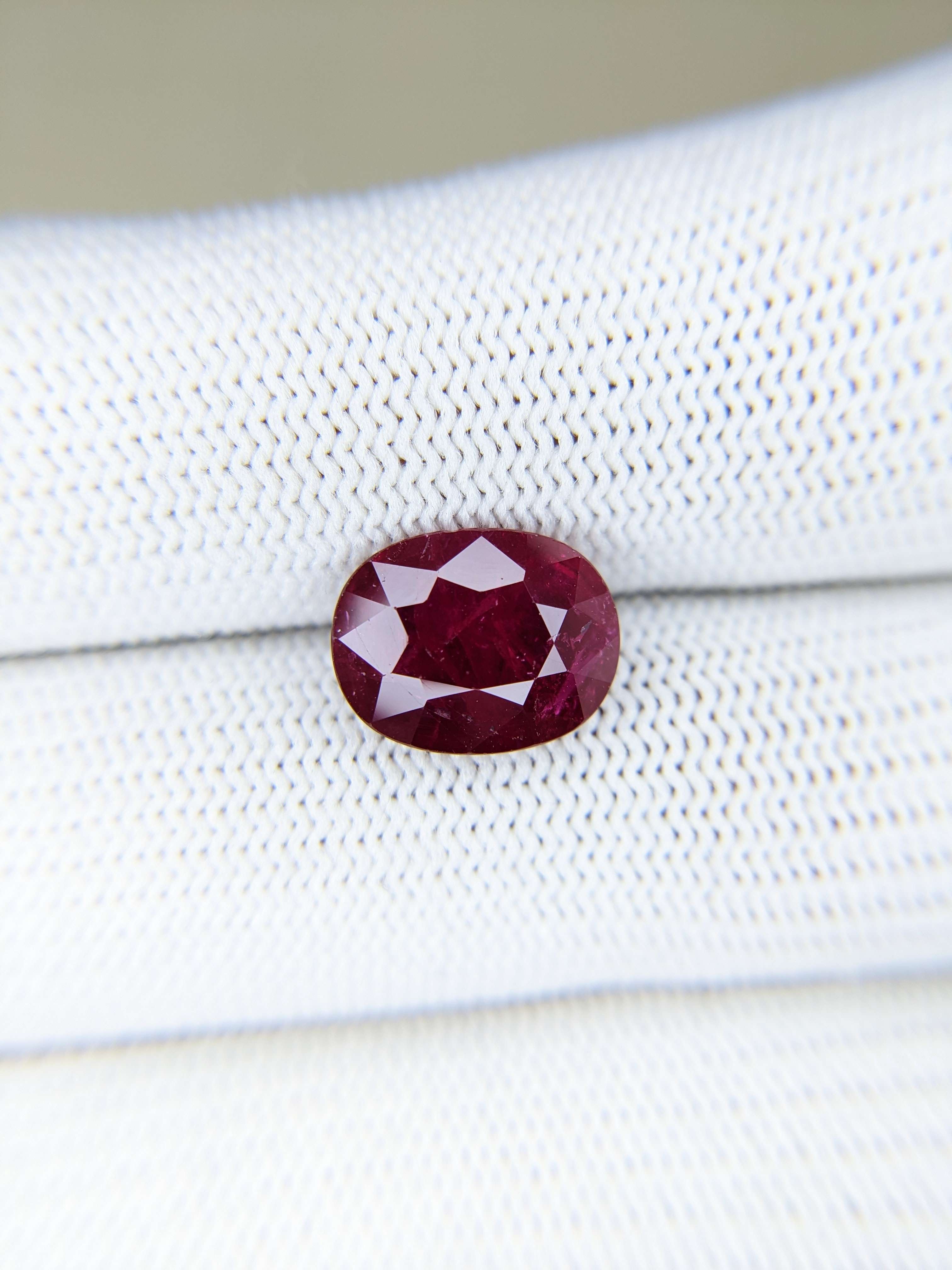 Ruby Oval: 4.35ct