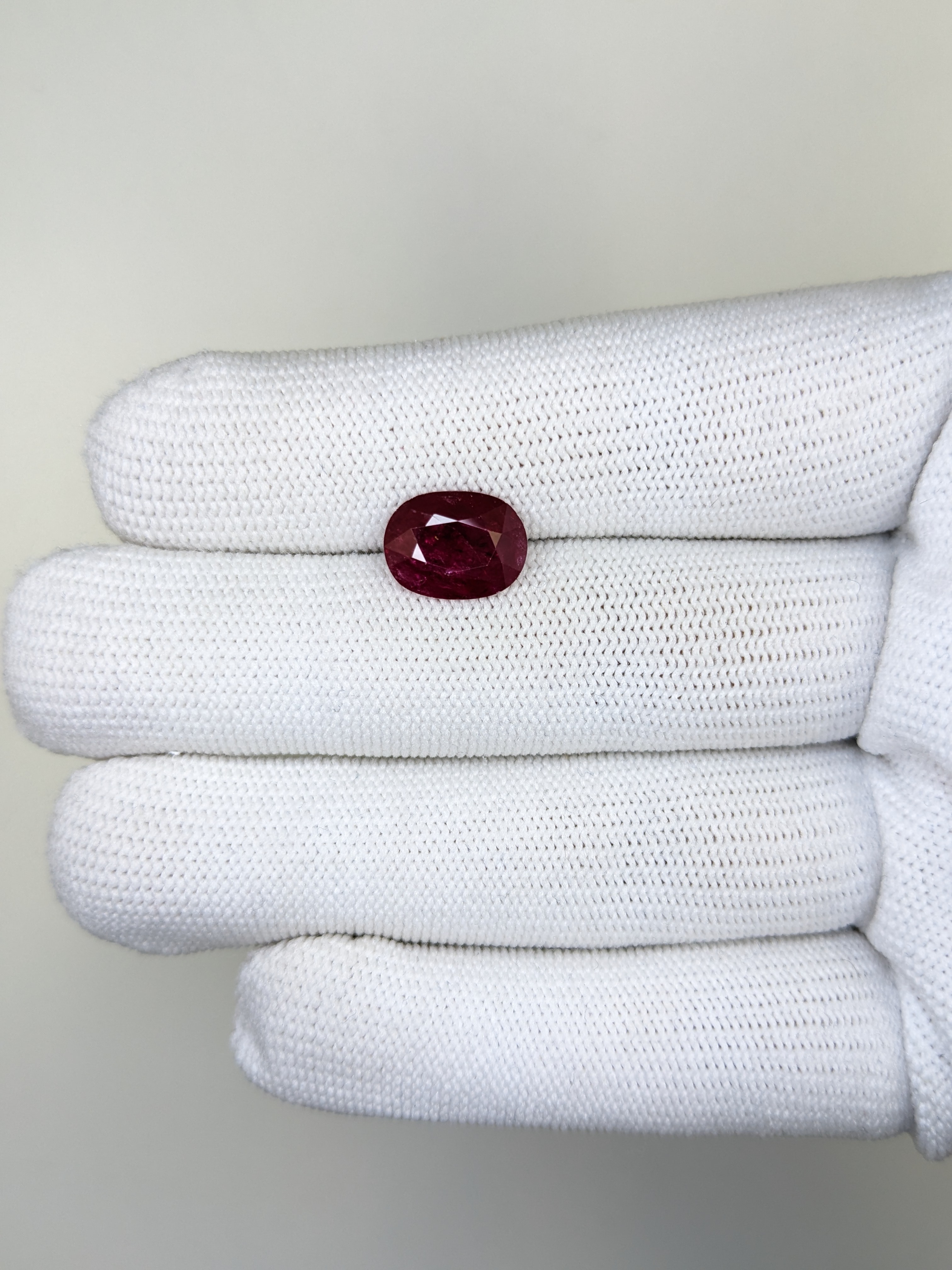 Ruby Oval: 3.29ct
