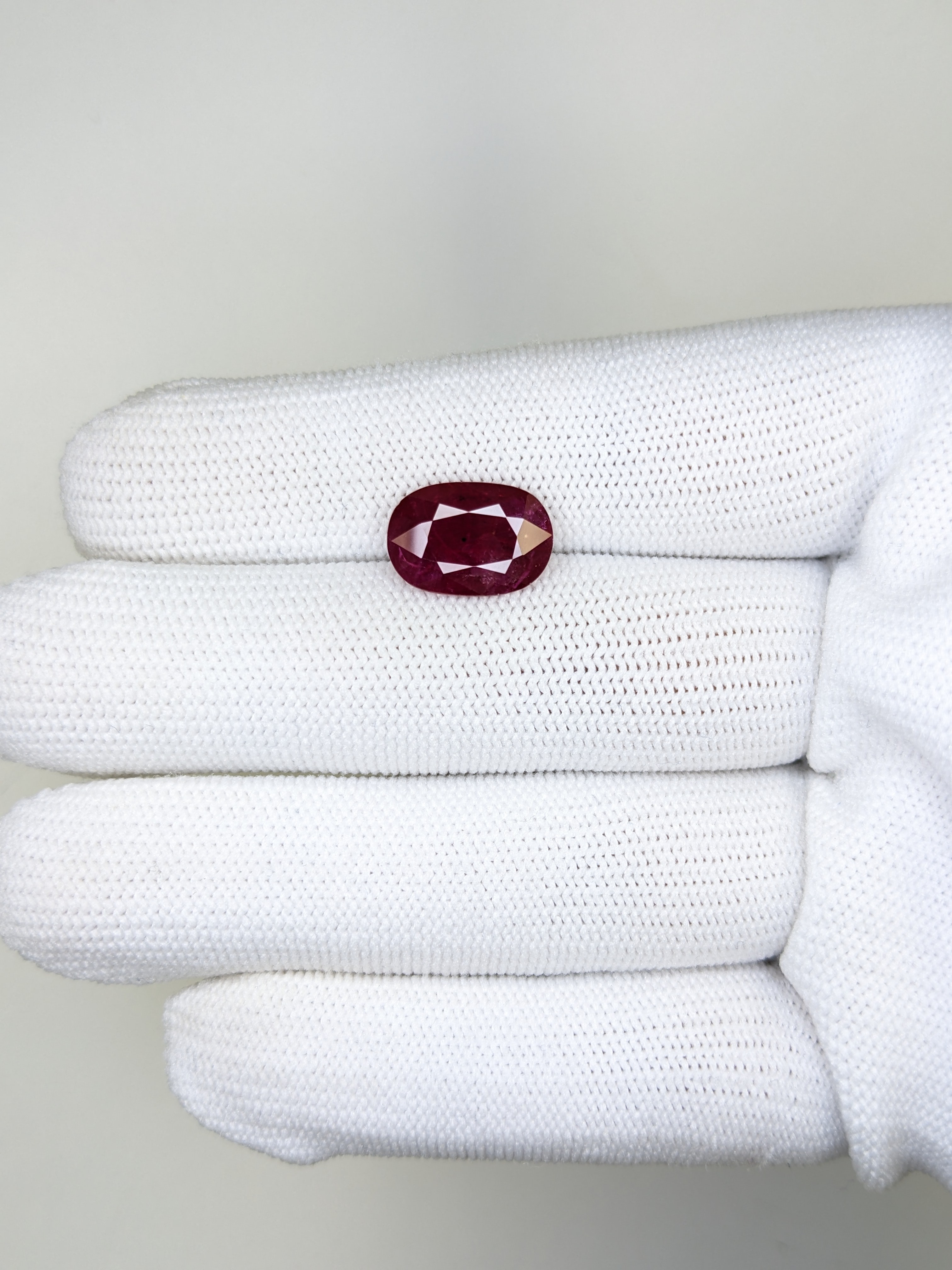 RUBY Oval: 4.28ct