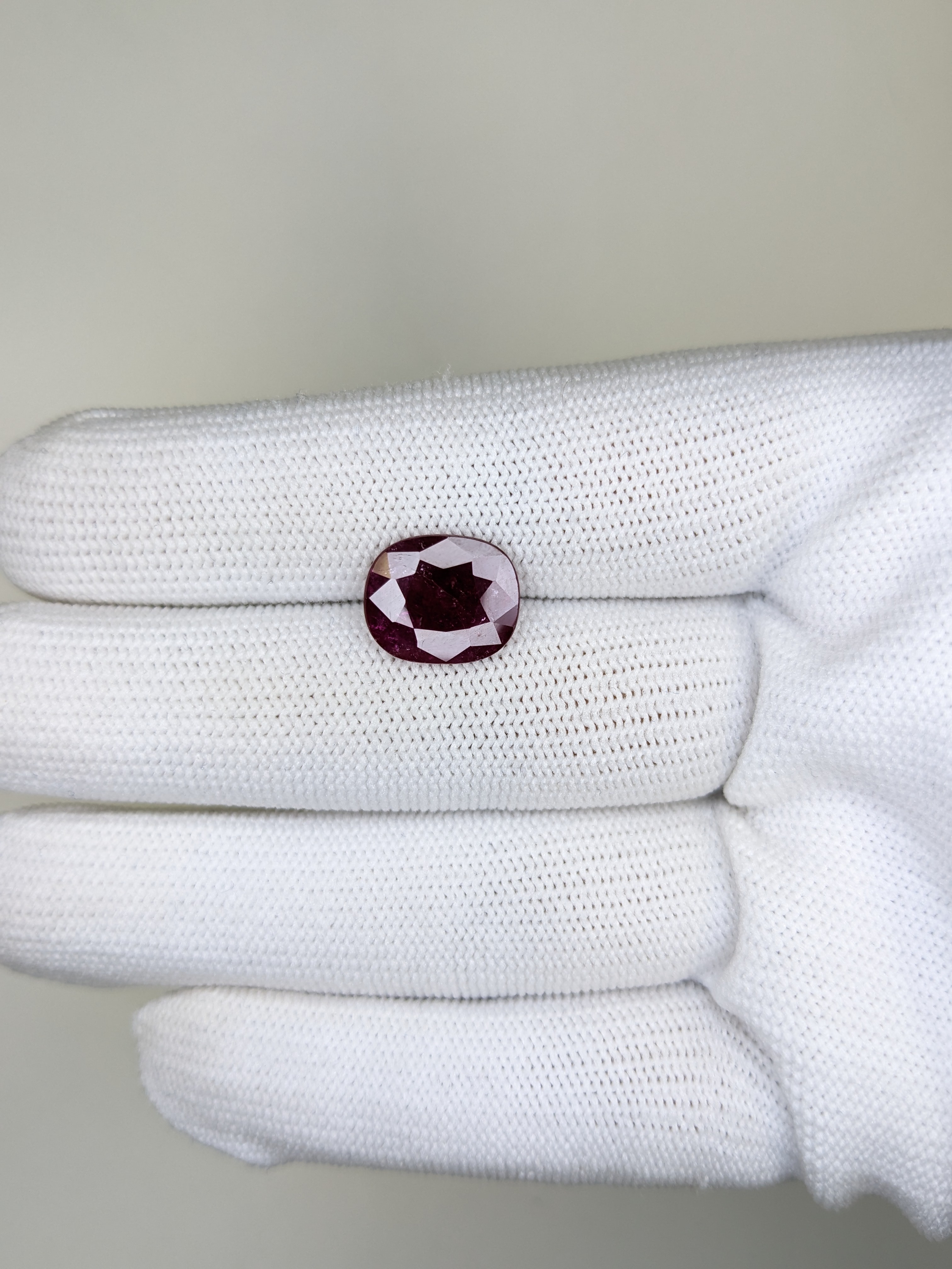 RUBY Cushion: 4.79ct