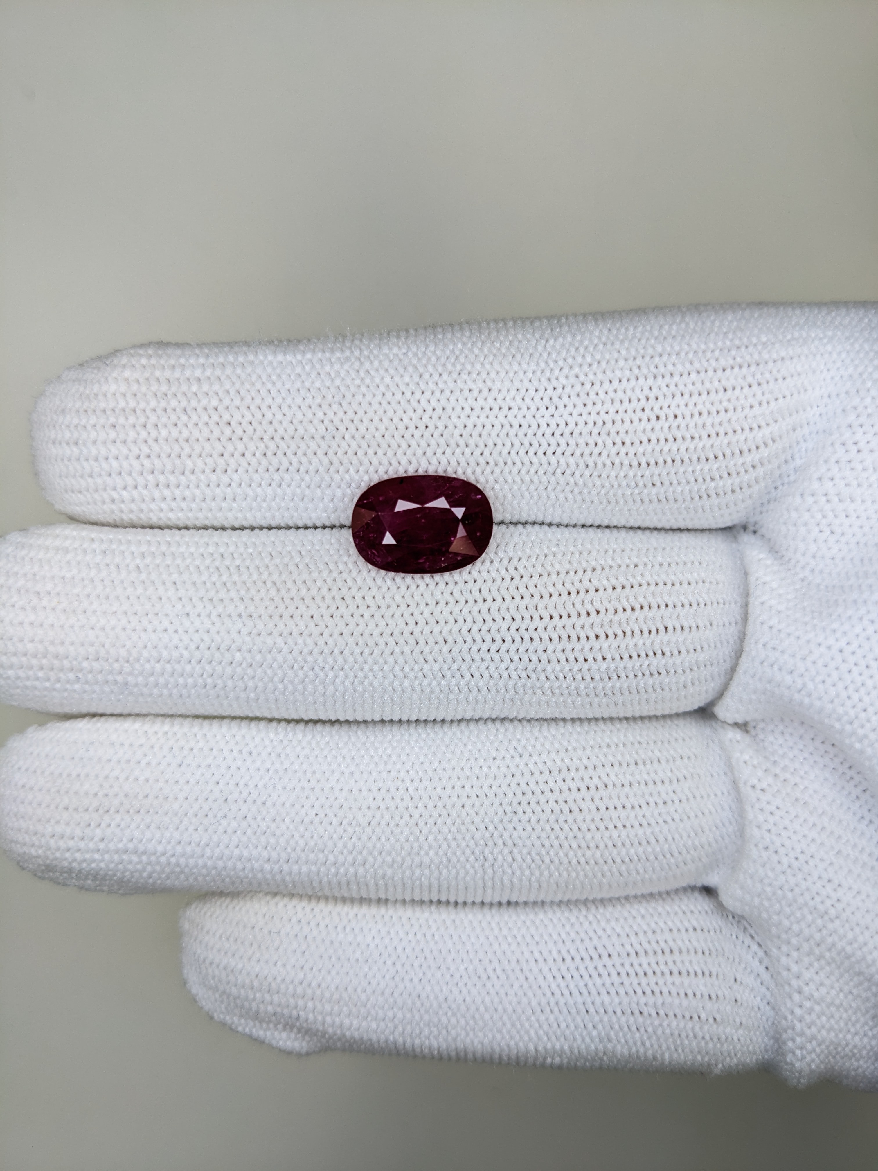 RUBY Oval: 4.02ct