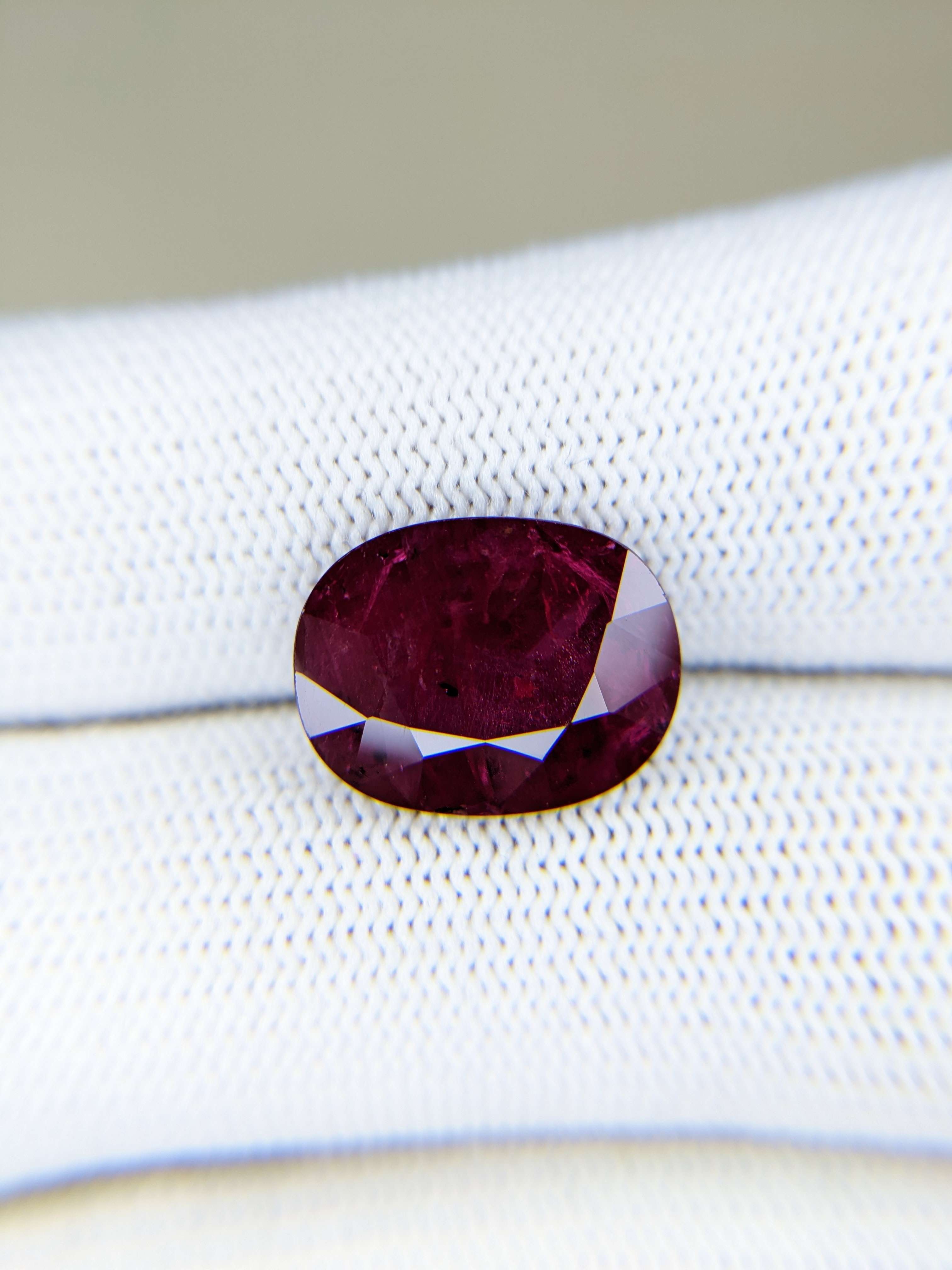 RUBY Cushion: 6.87ct