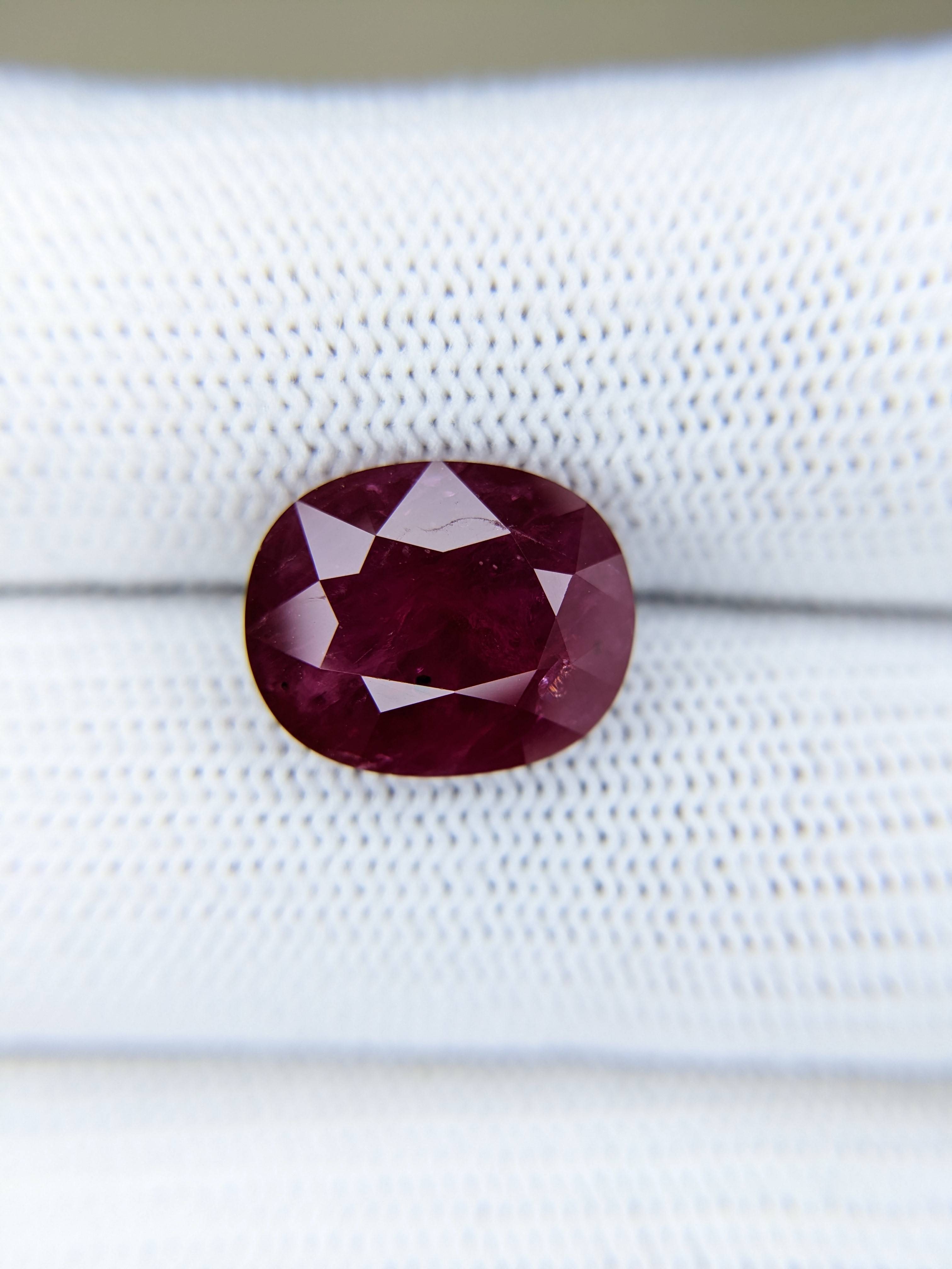 Ruby Oval: 6.82ct