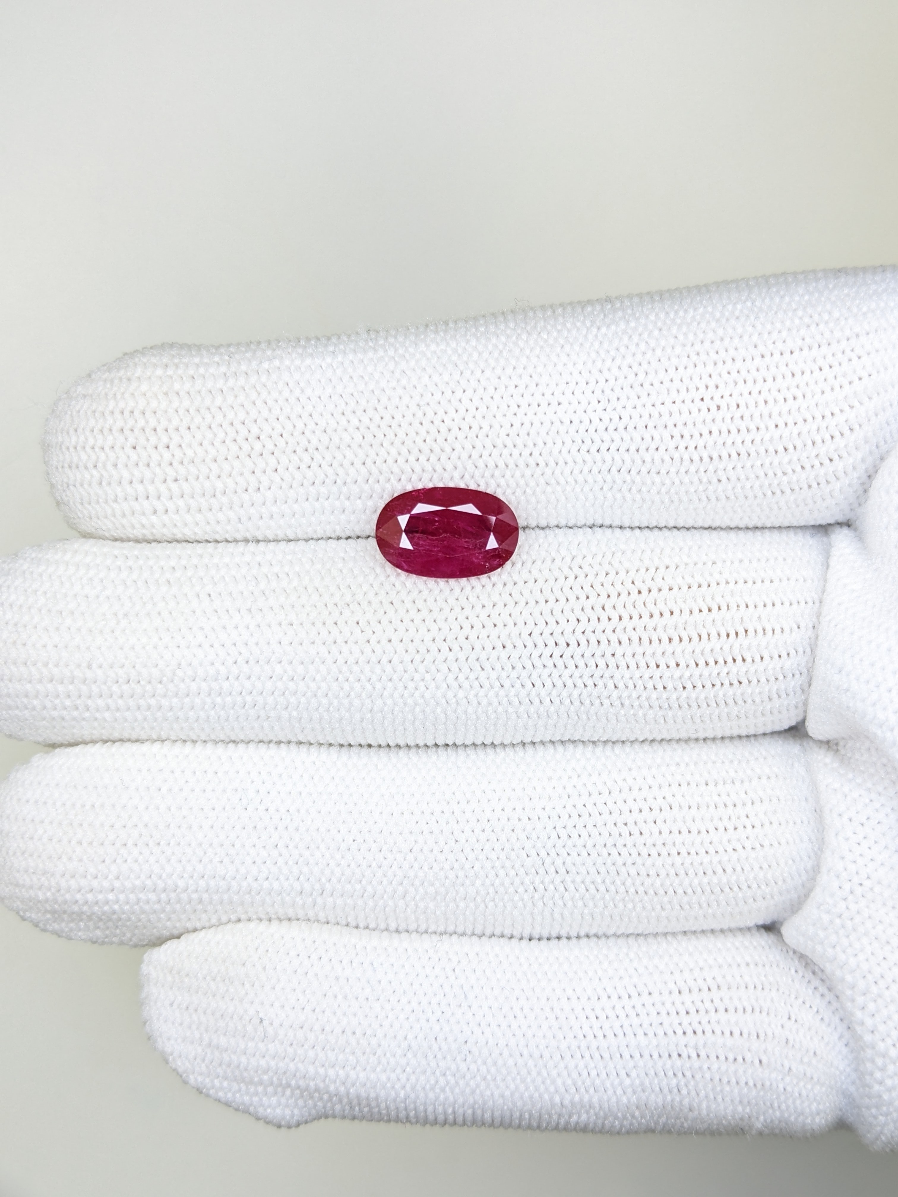 RUBY Oval: 2.85ct