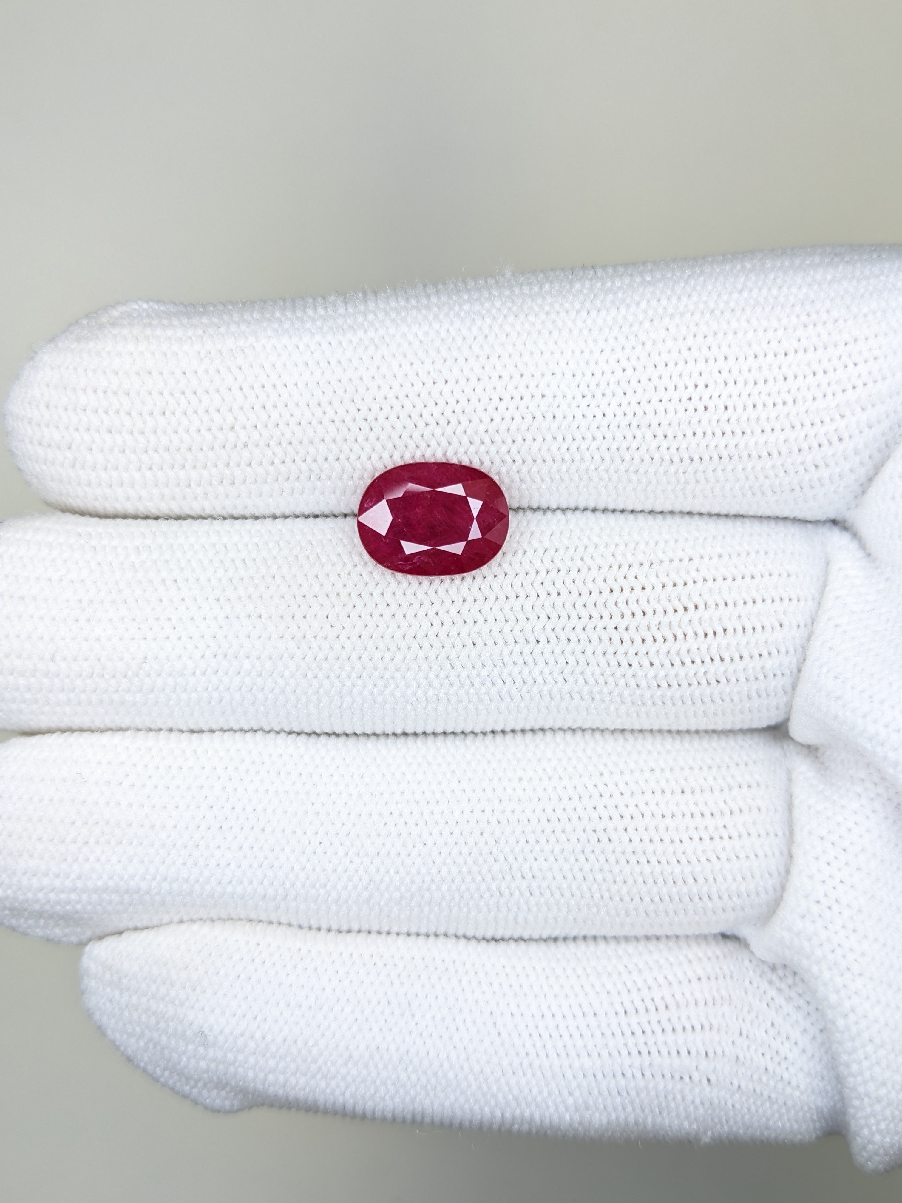 RUBY Oval: 3.70ct