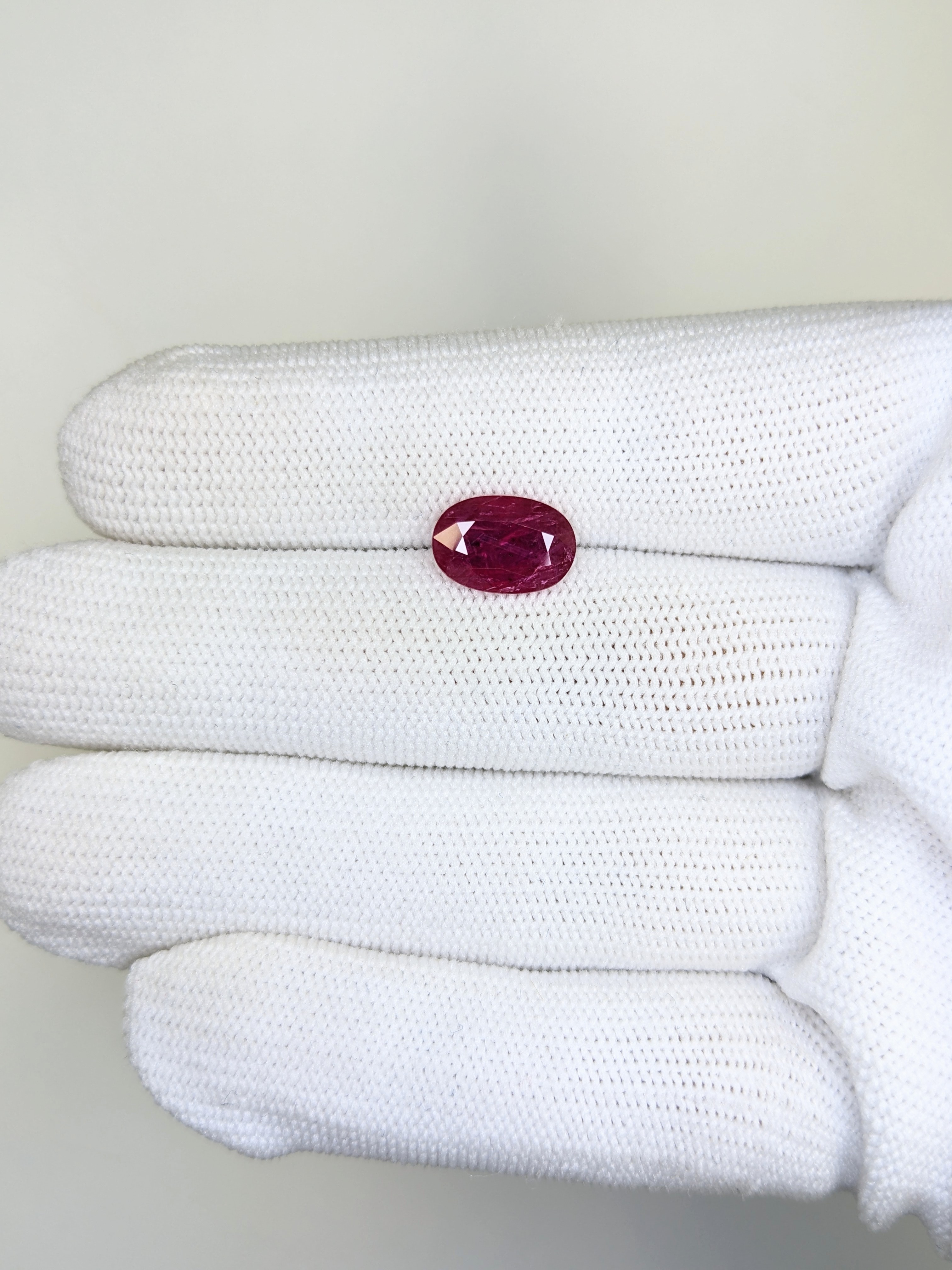 RUBY Oval: 2.65ct