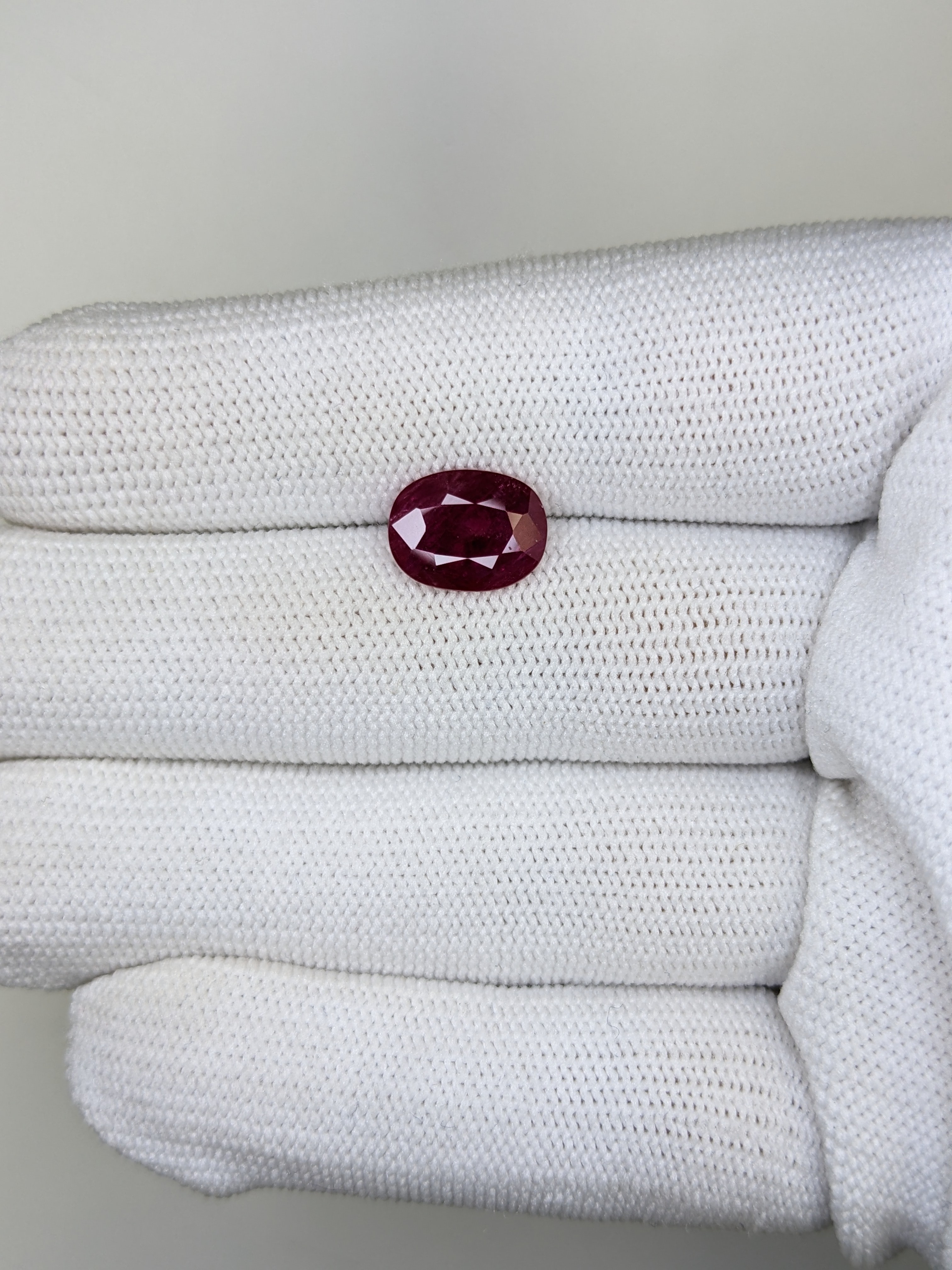 RUBY Oval: 2.87ct