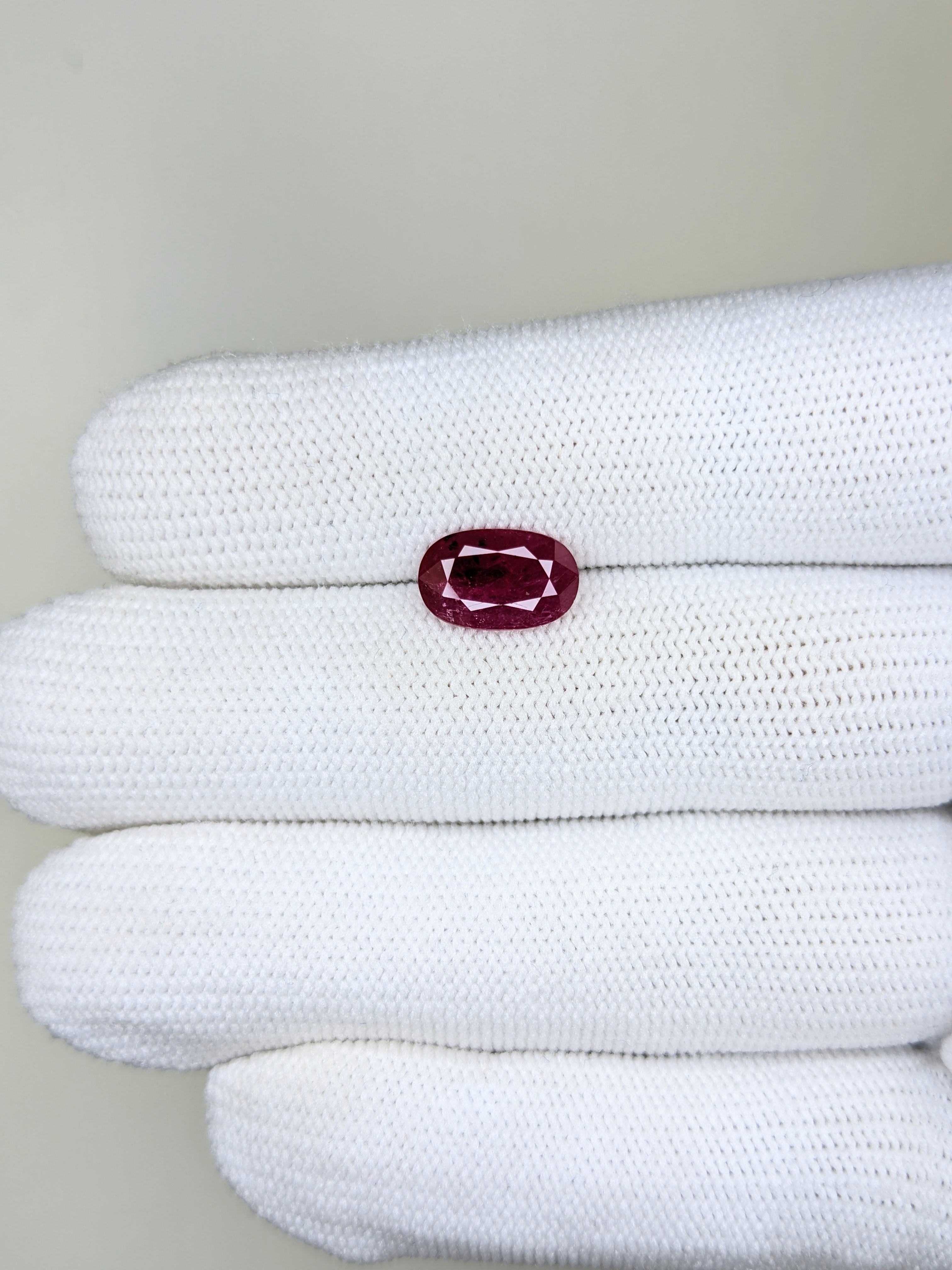 RUBY Oval: 2.42ct
