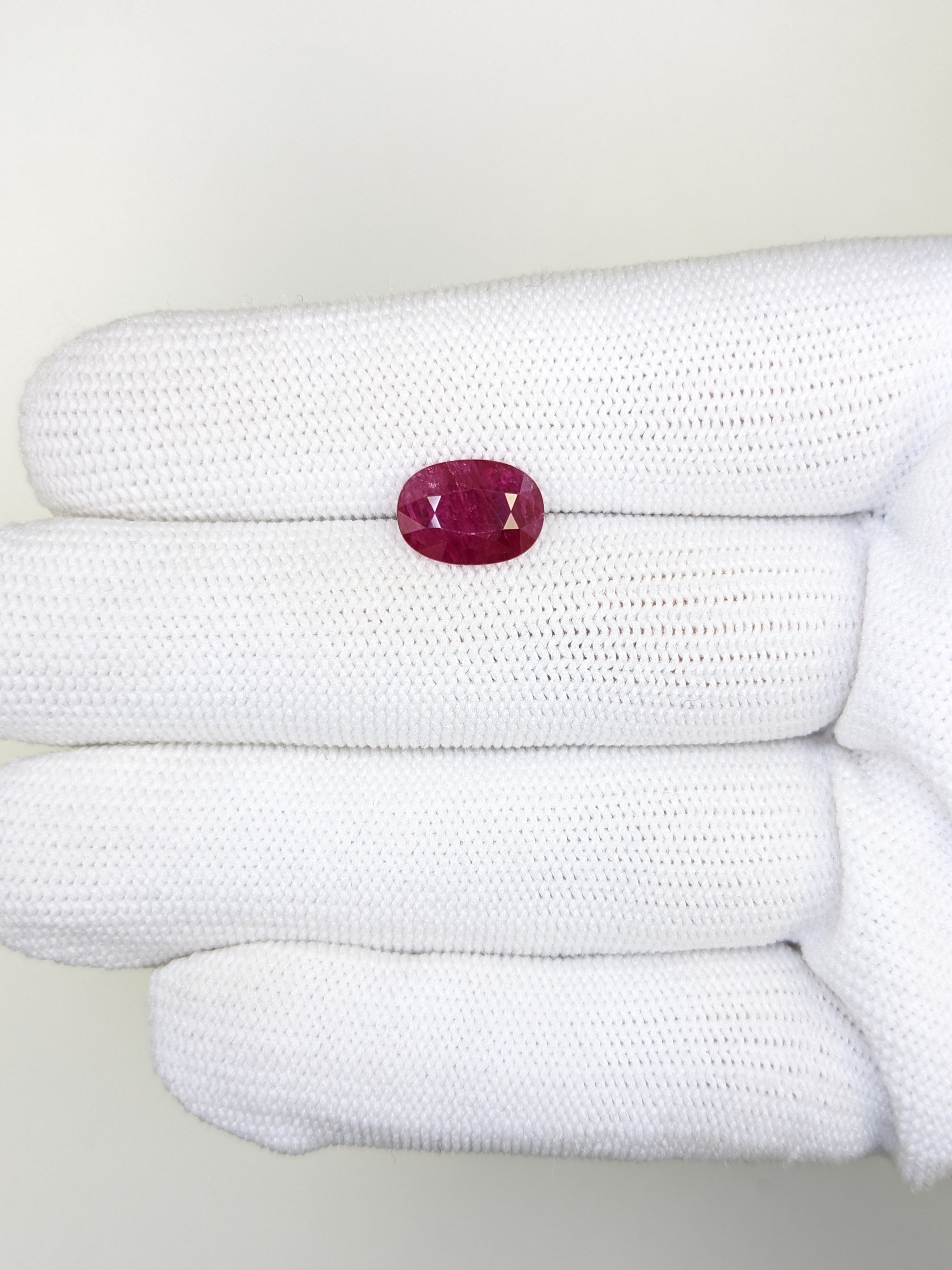 RUBY Oval: 3.04ct