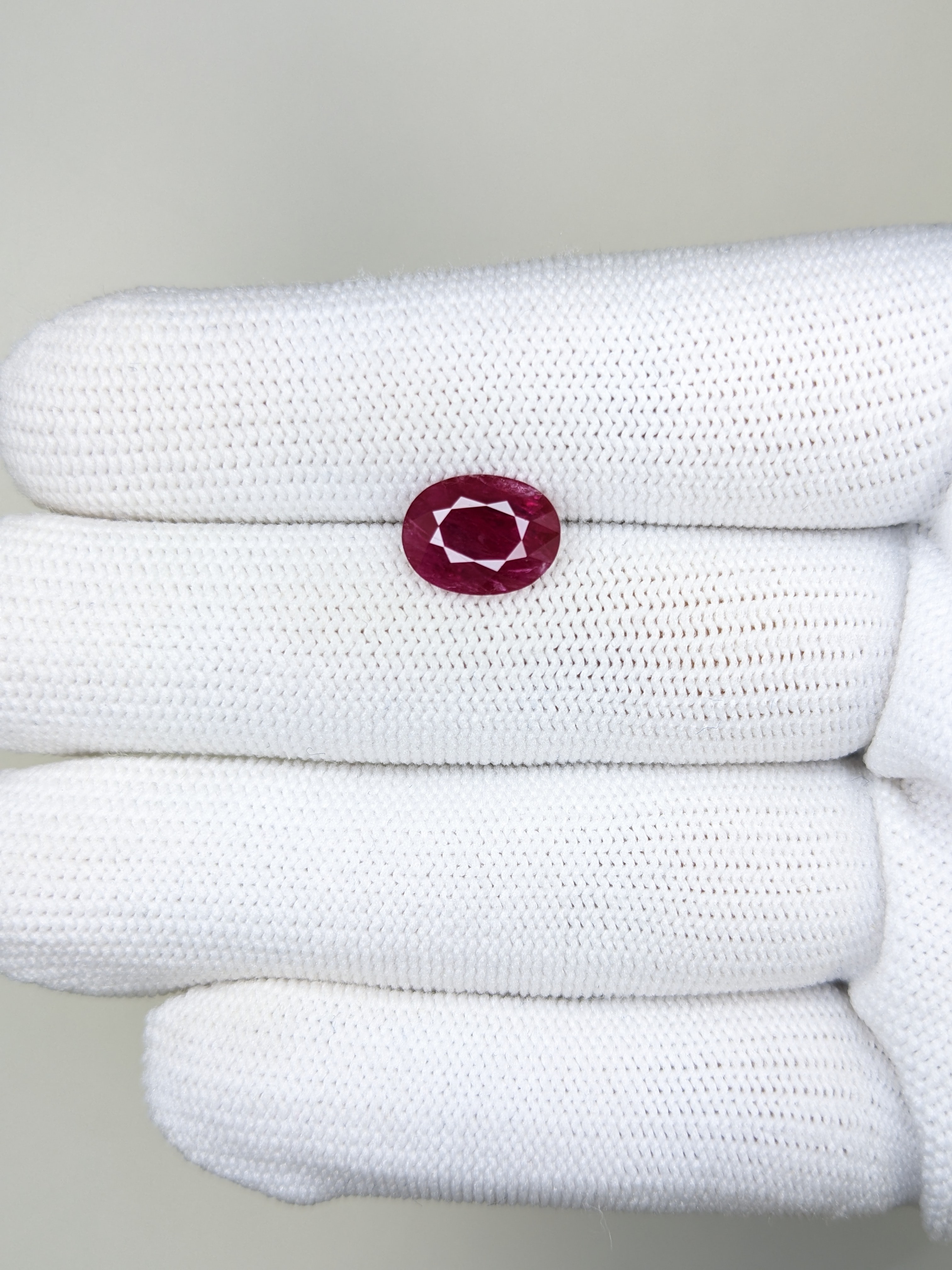 RUBY Oval: 2.54ct