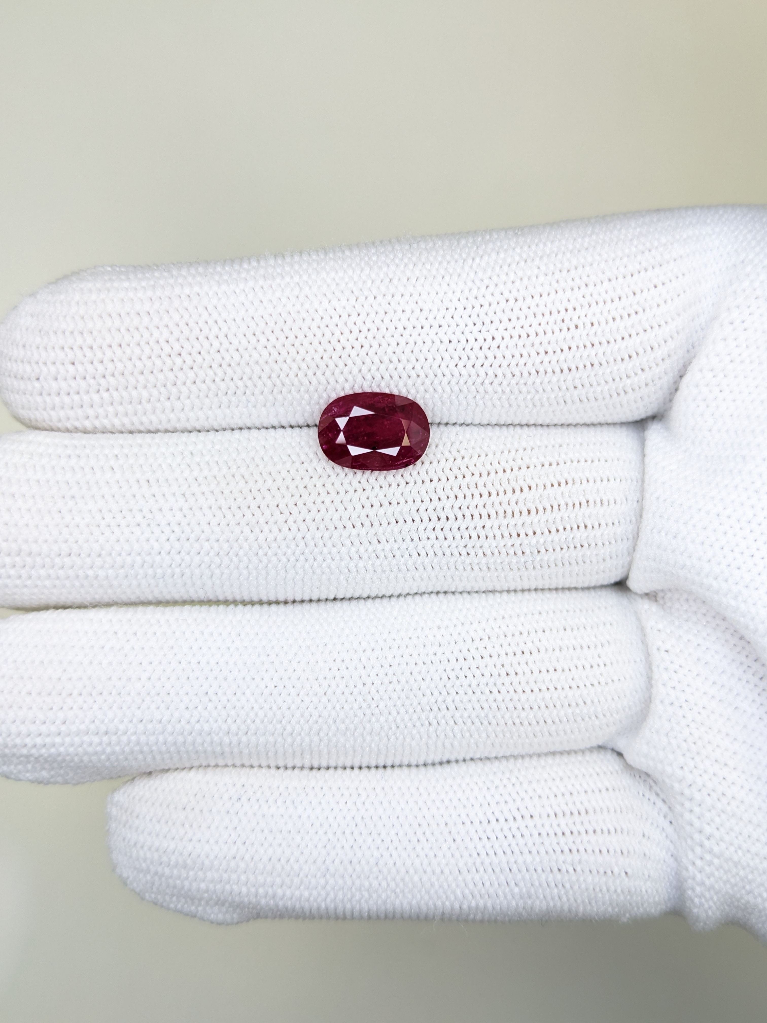 RUBY Oval: 2.34ct