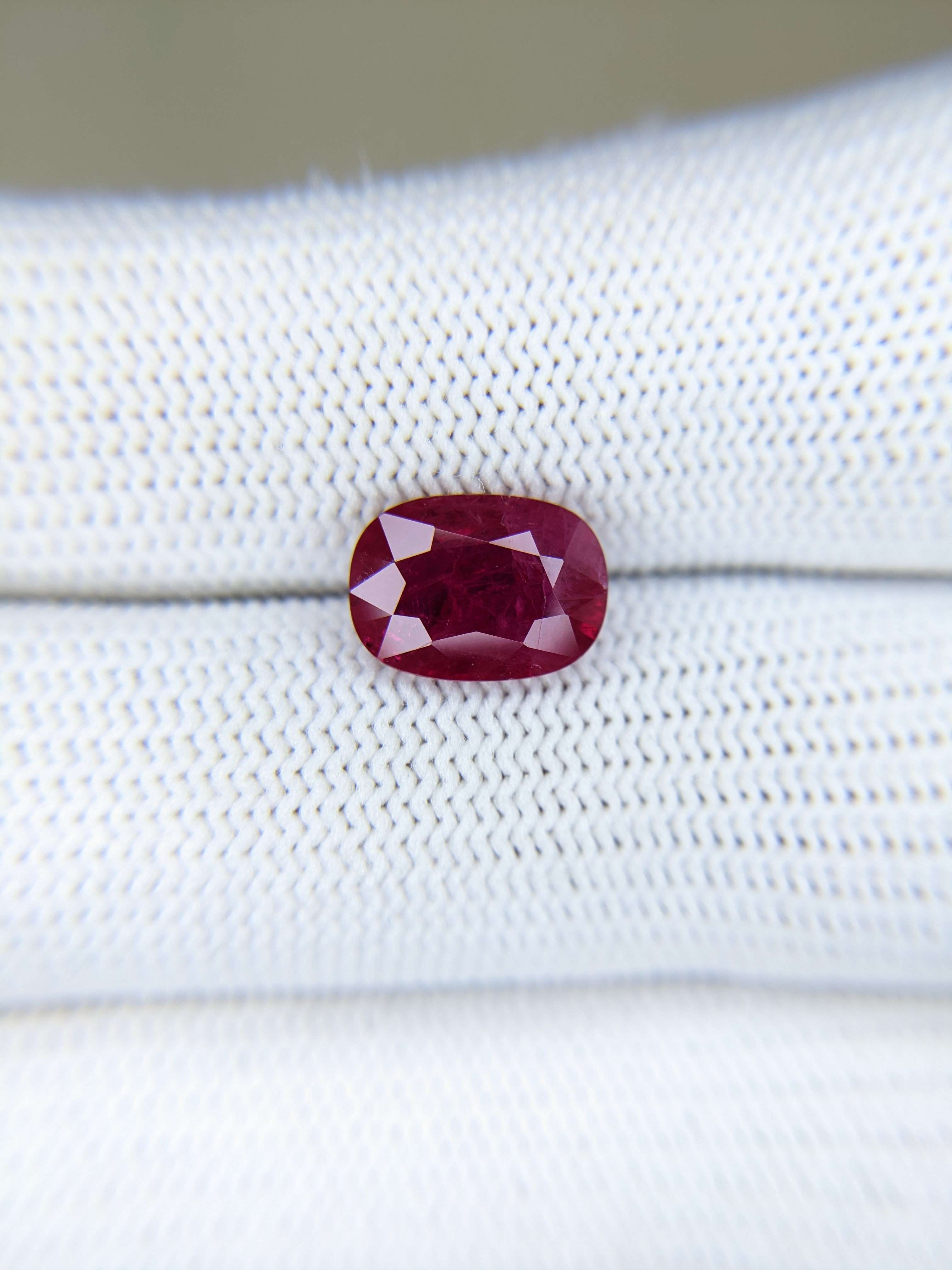 RUBY Cushion: 3.13ct