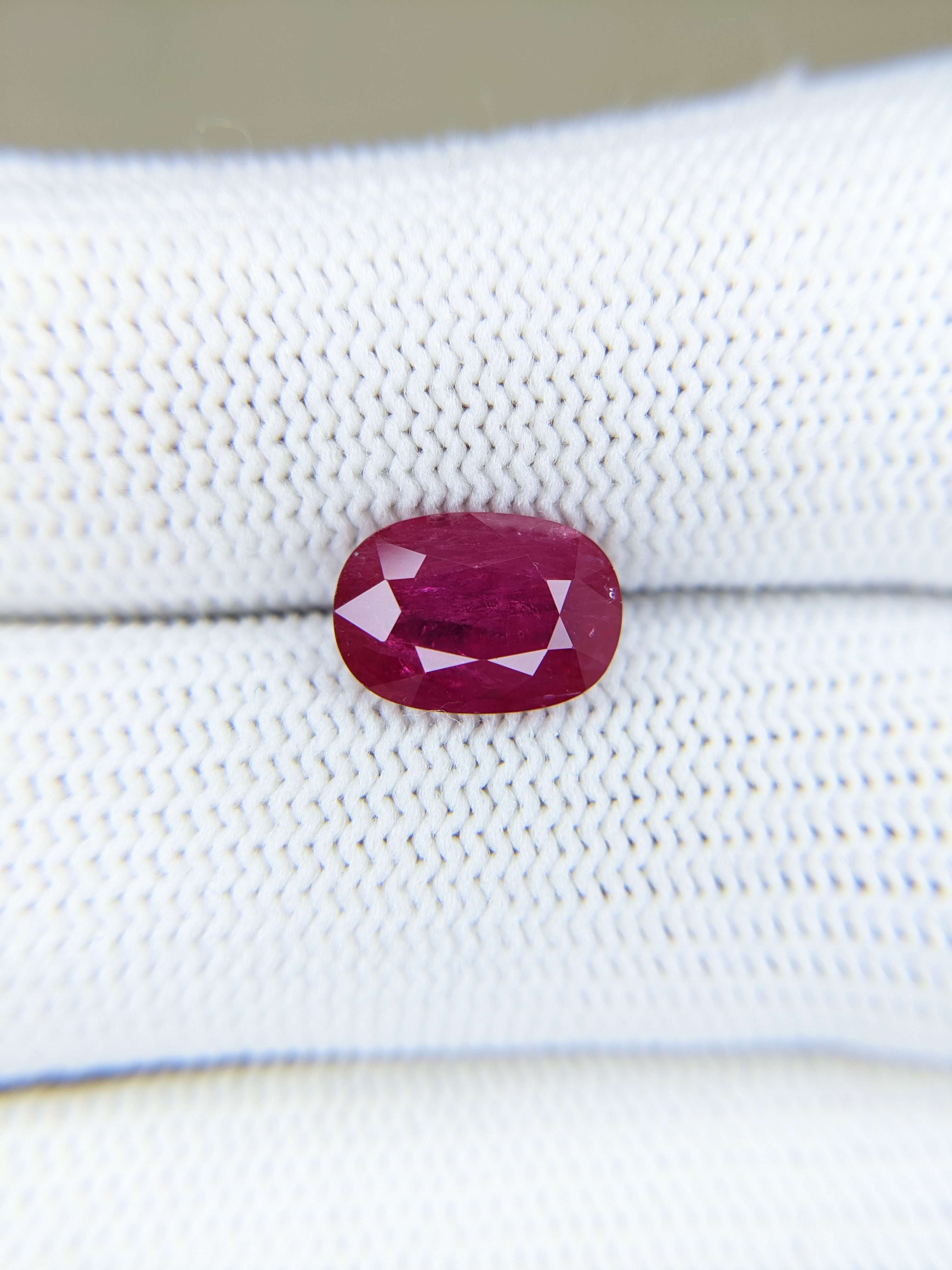 RUBY Oval: 2.62ct