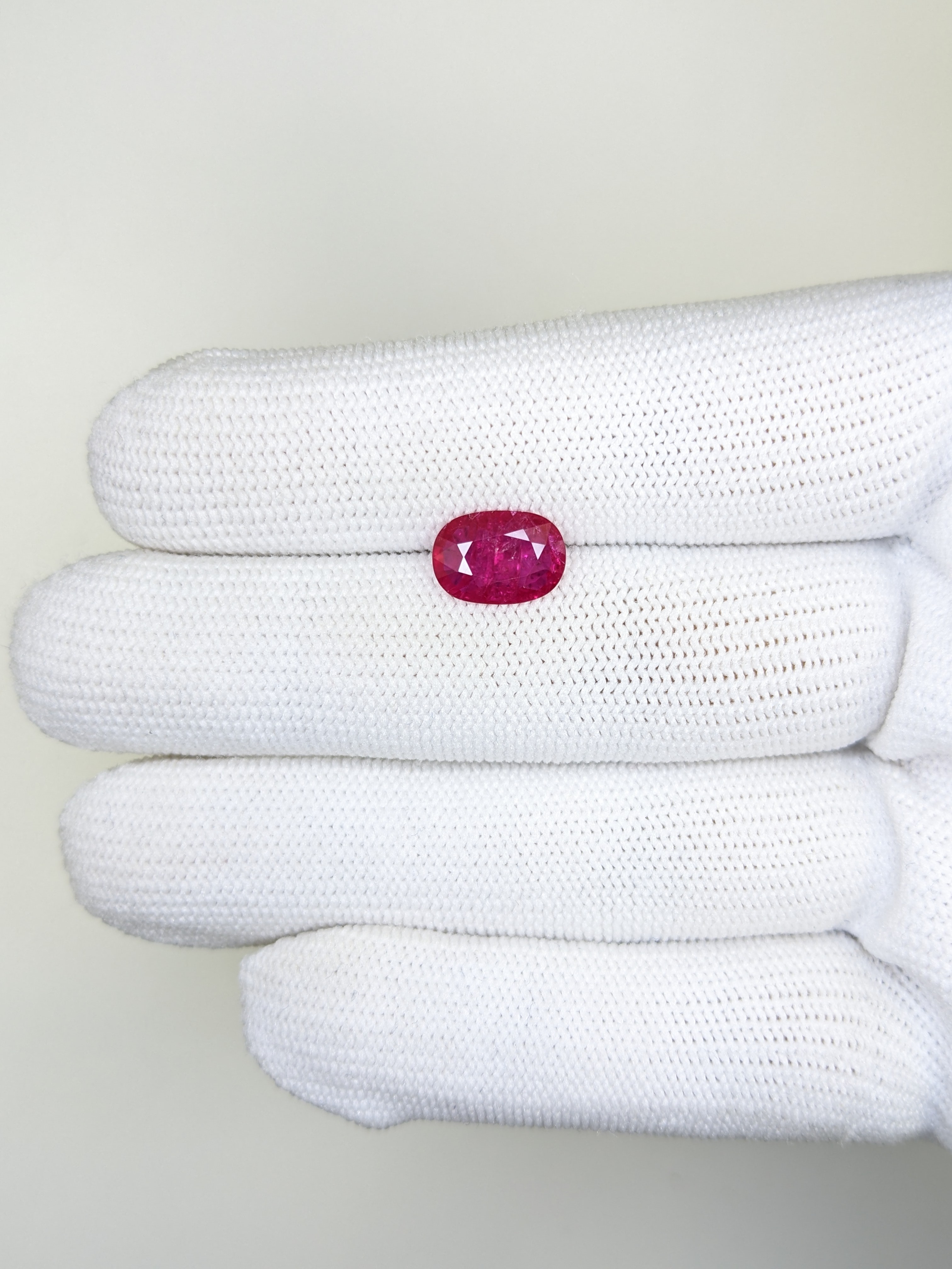 RUBY Oval: 2.05ct