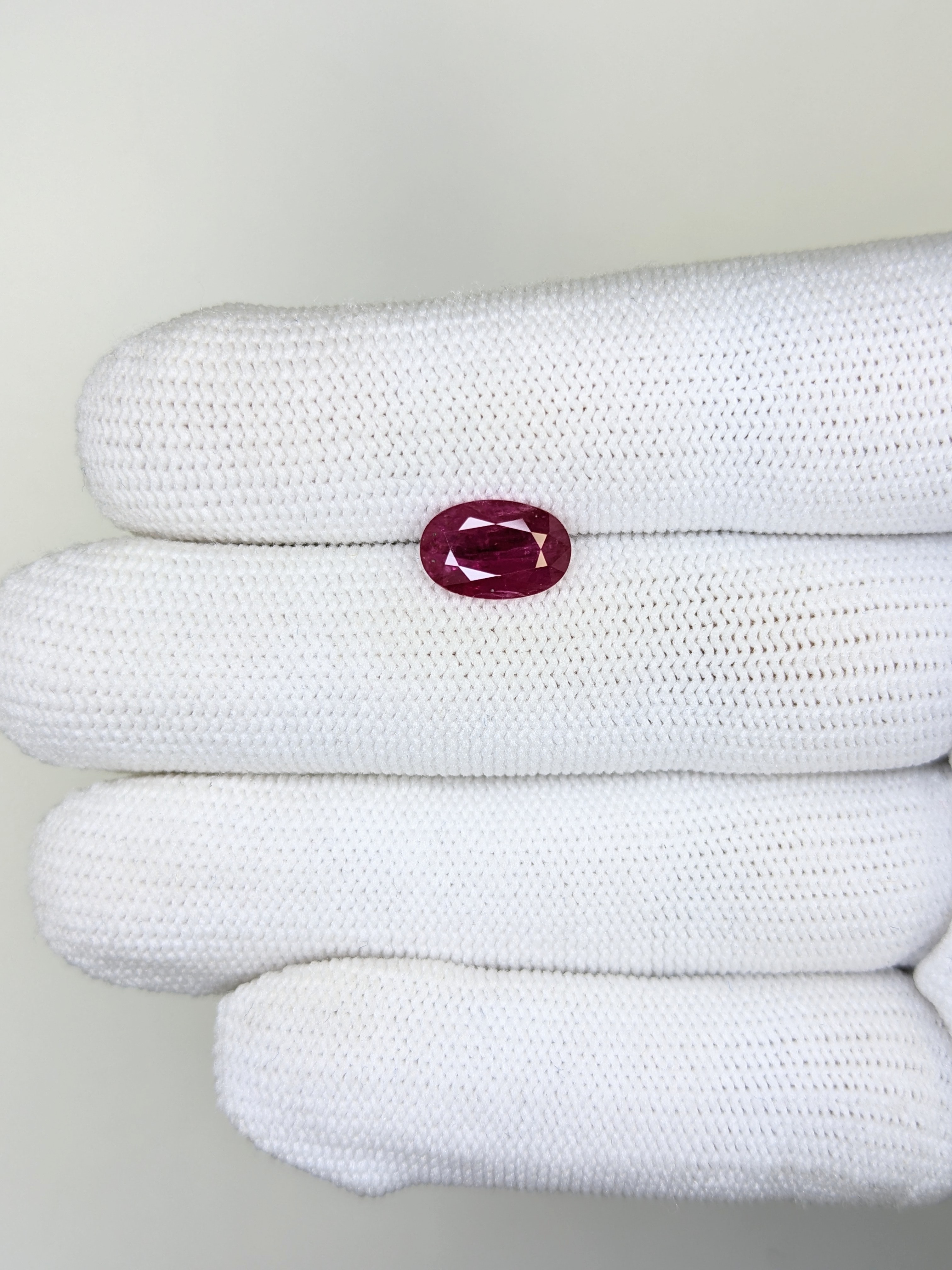 RUBY Oval: 2.32ct