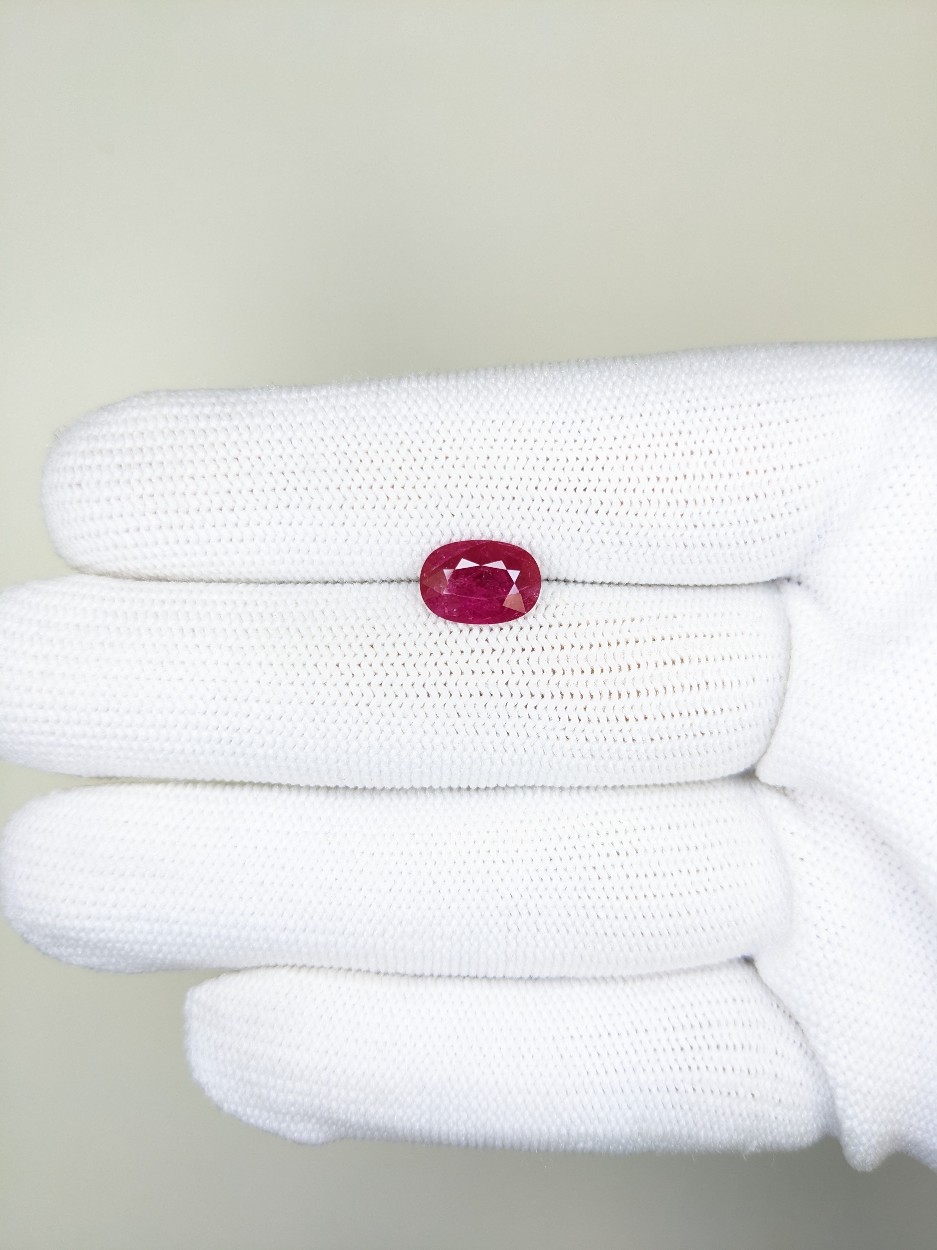 RUBY Oval: 2.21ct