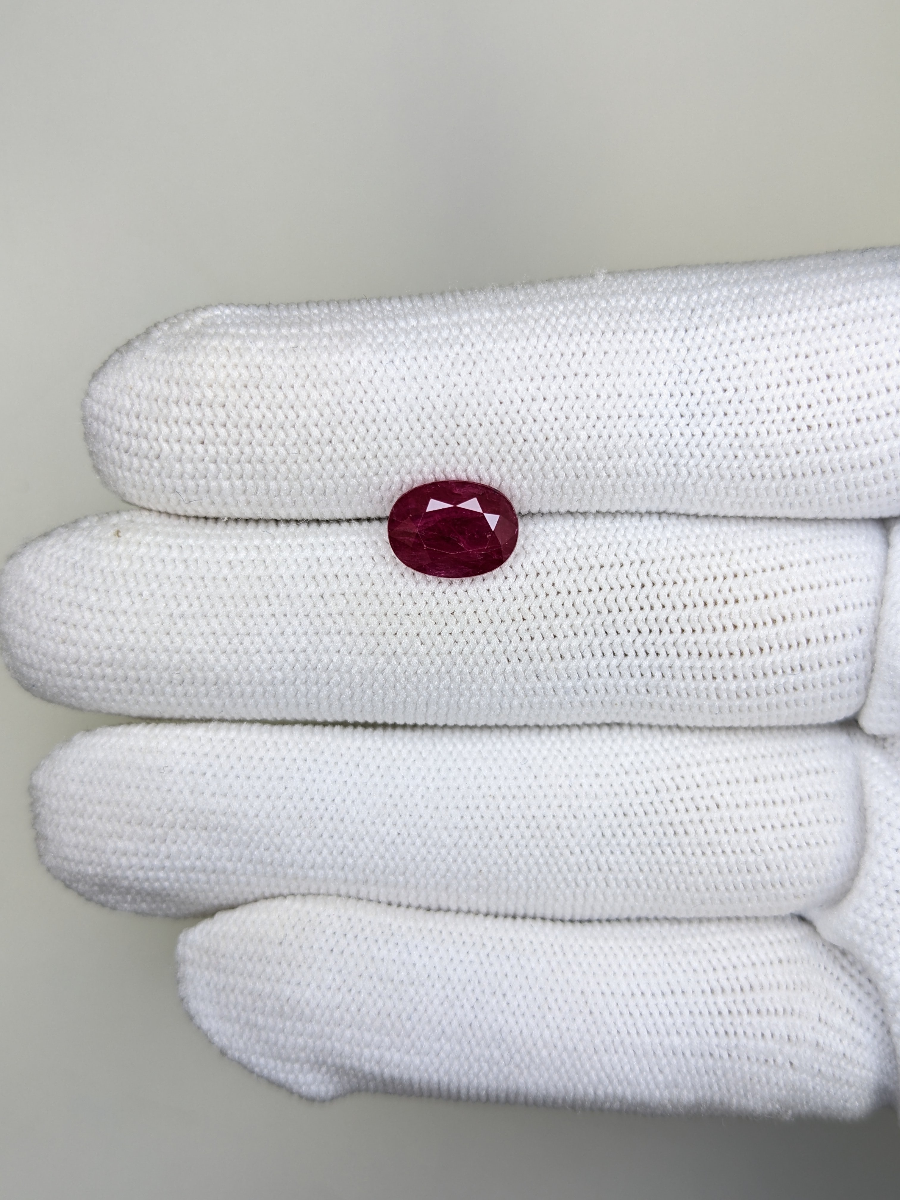 RUBY Oval: 3.04ct