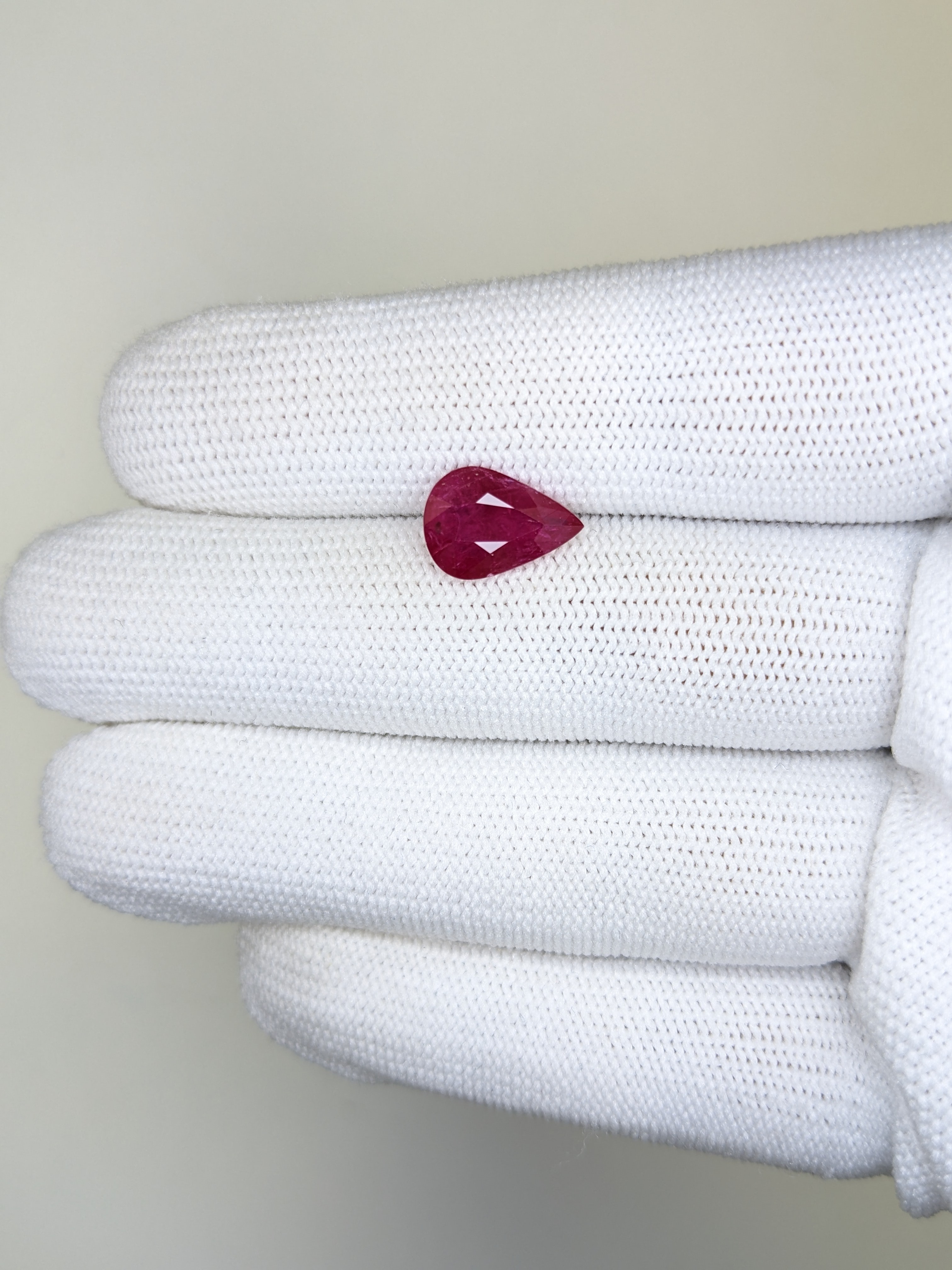 RUBY Pear: 2.76ct