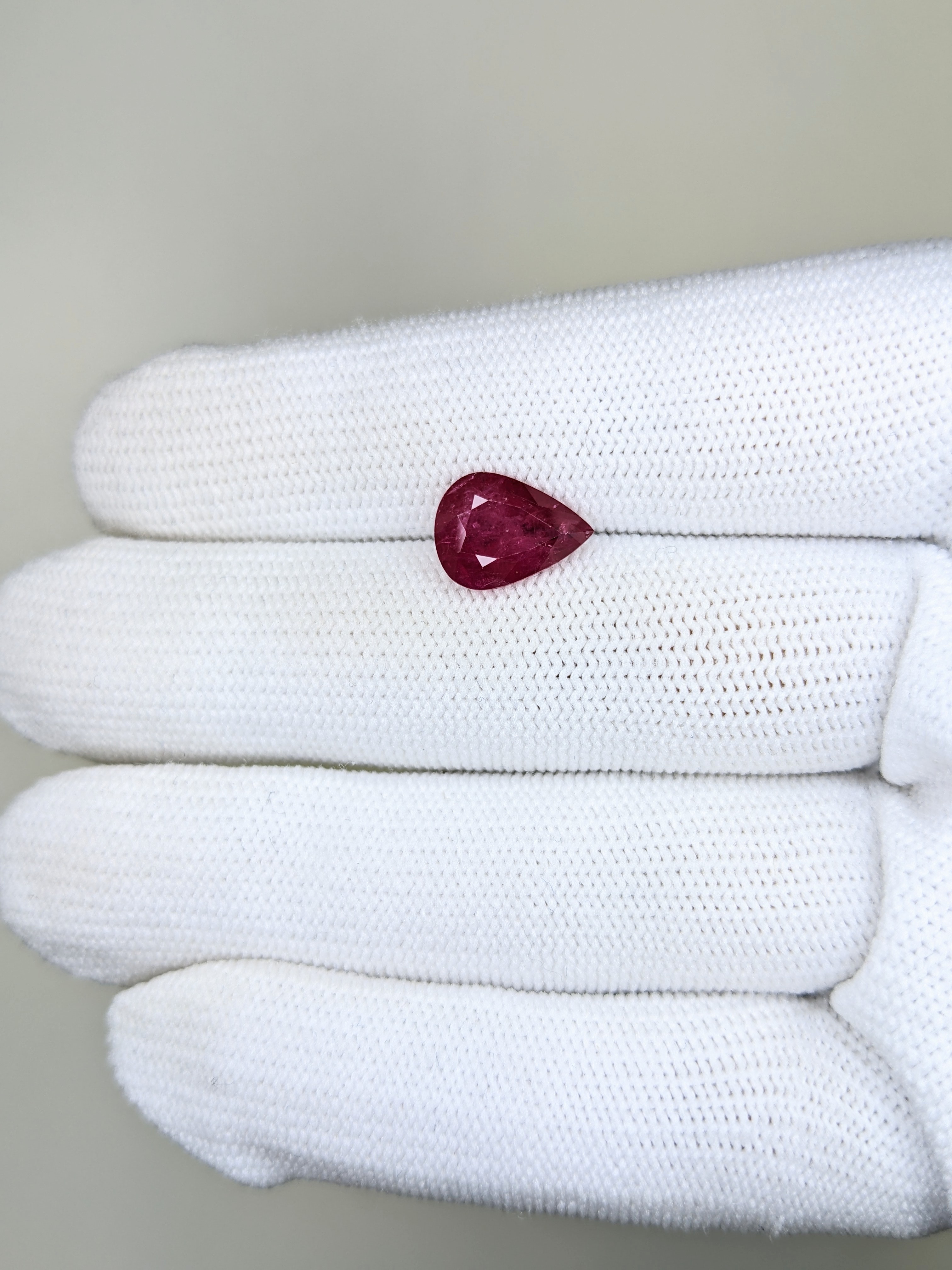 RUBY Pear: 3.19ct