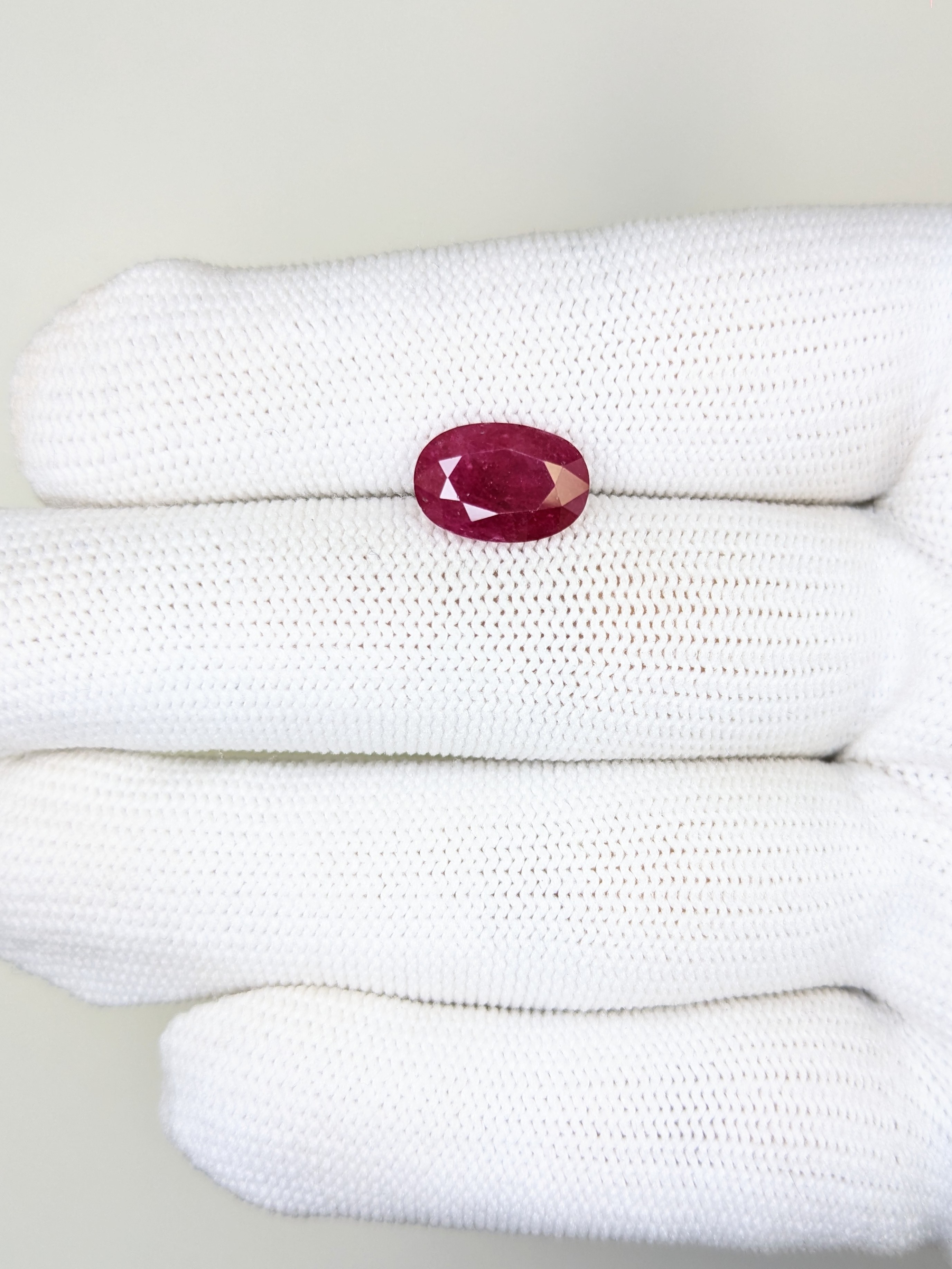 RUBY Oval: 3.85ct