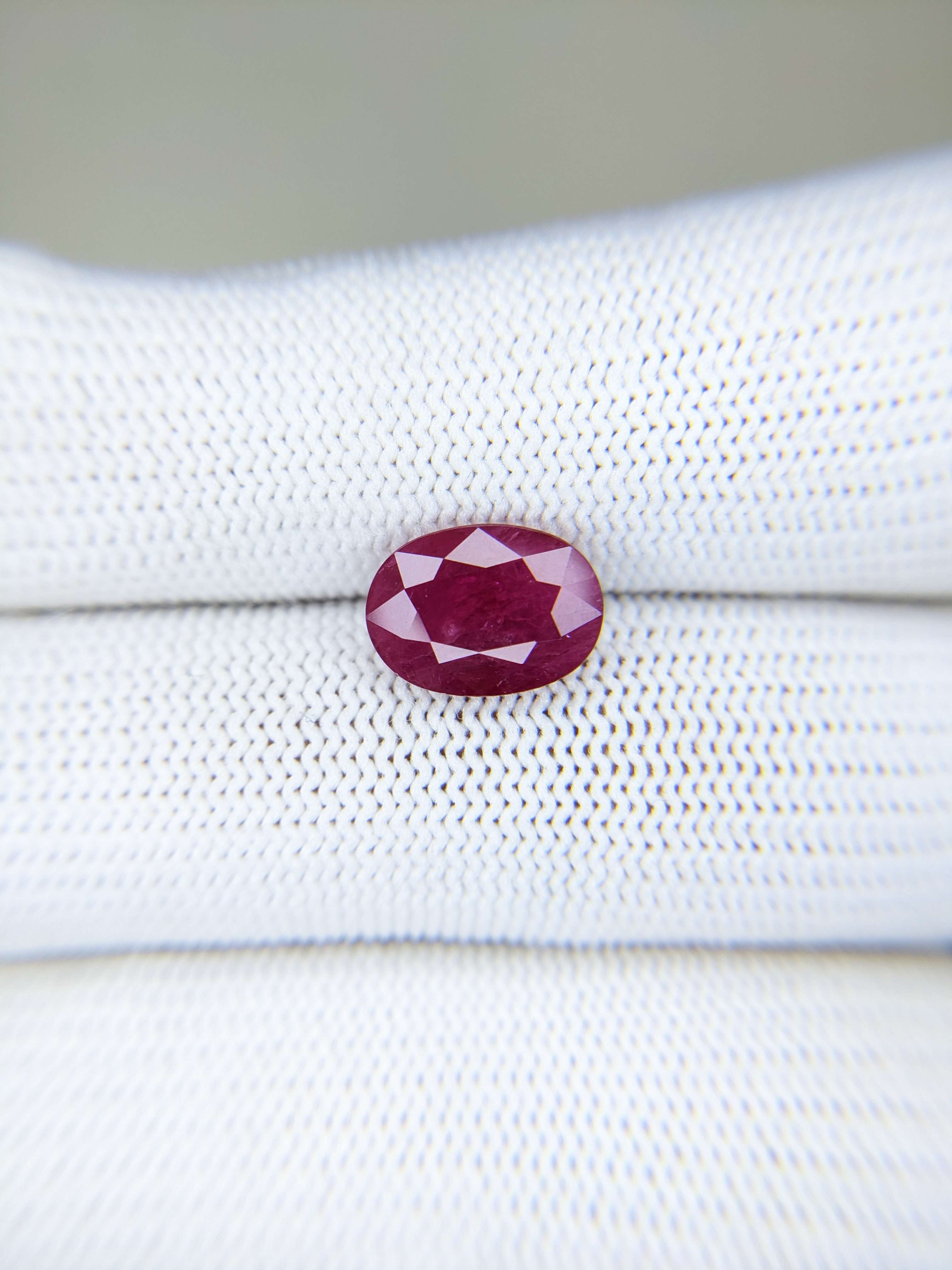 RUBY Oval: 4.02ct