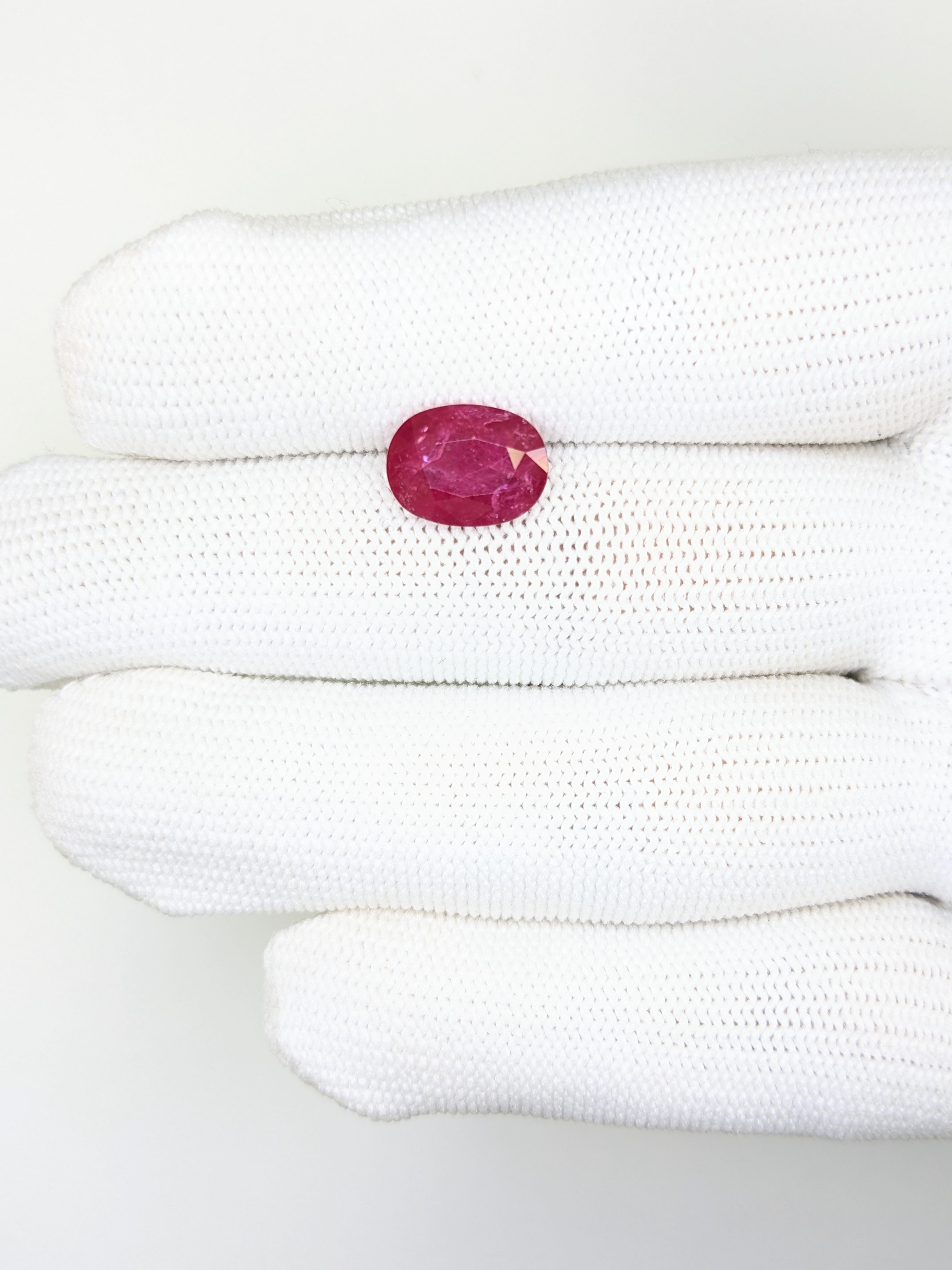 RUBY Oval: 4.25ct