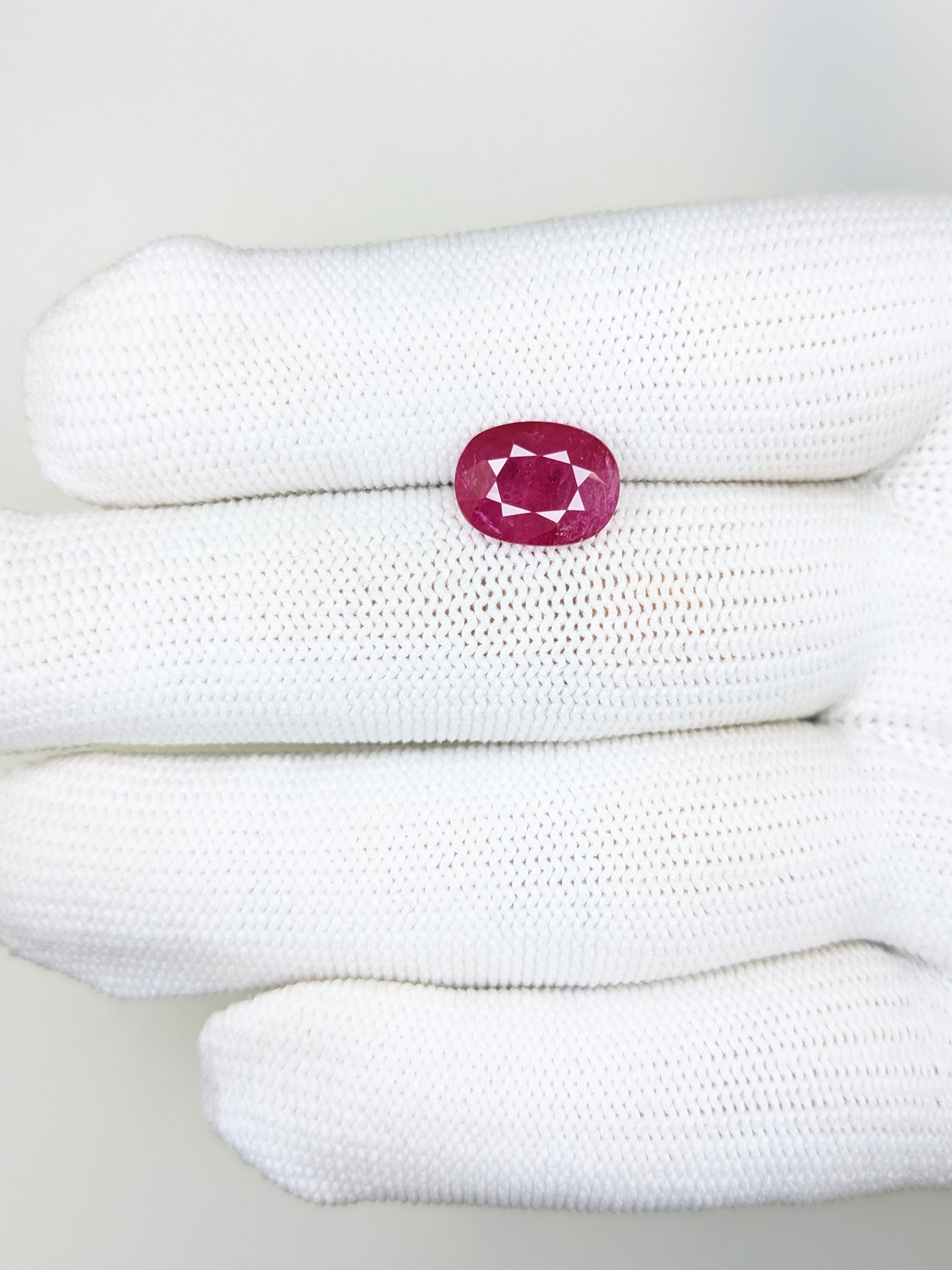 RUBY Oval: 3.41ct