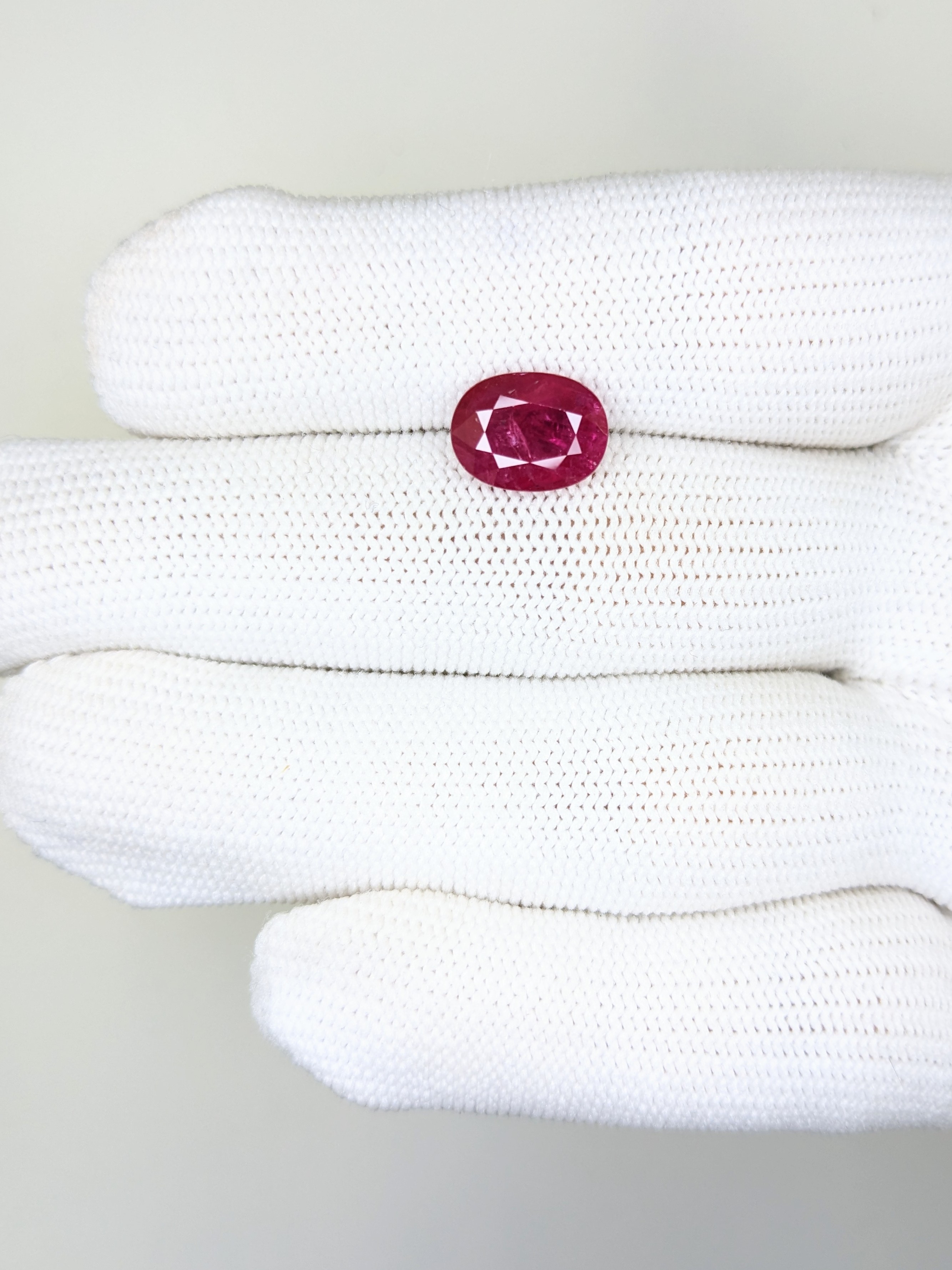 RUBY Oval: 3.71ct