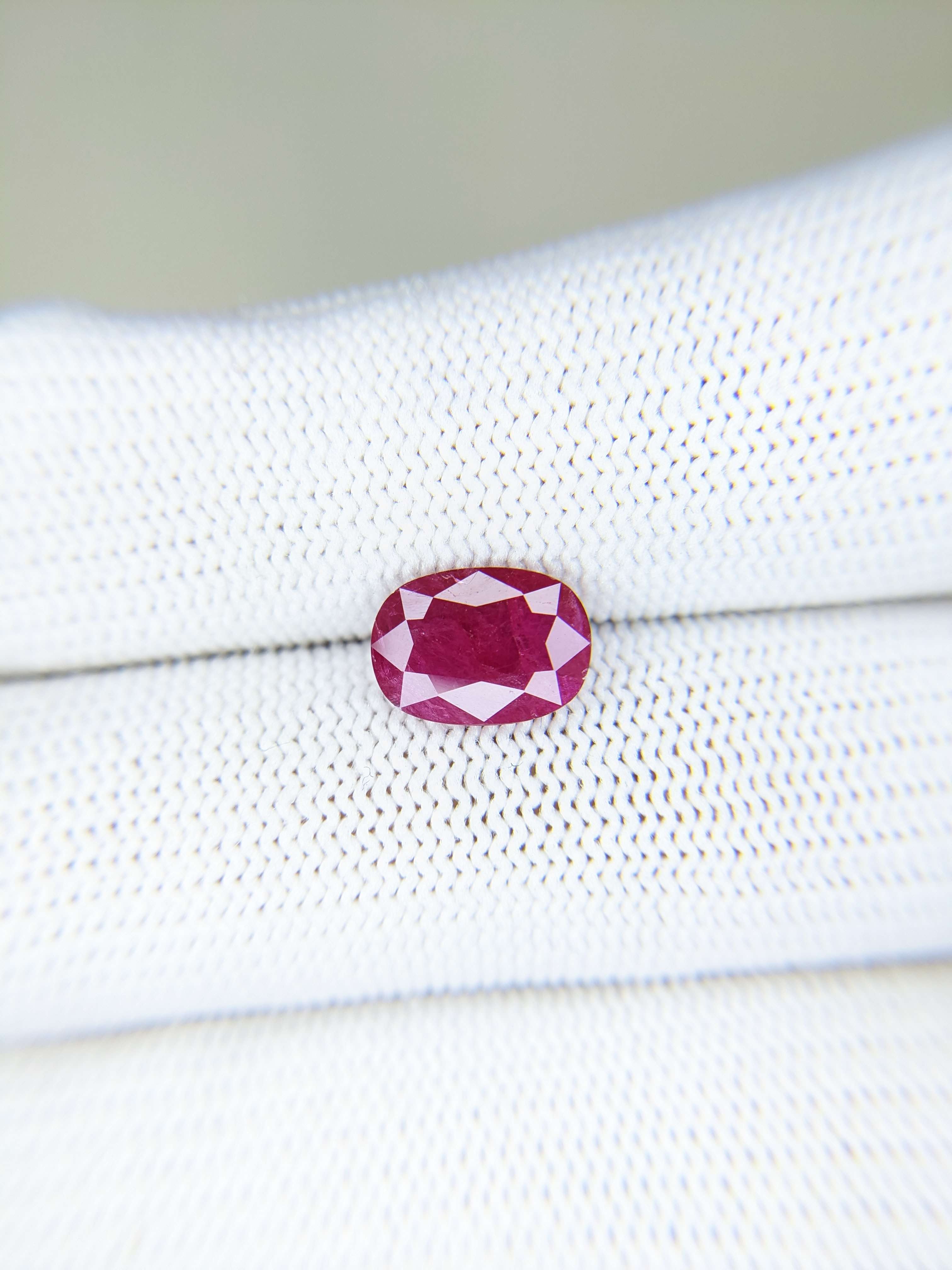 RUBY Oval: 2.68ct