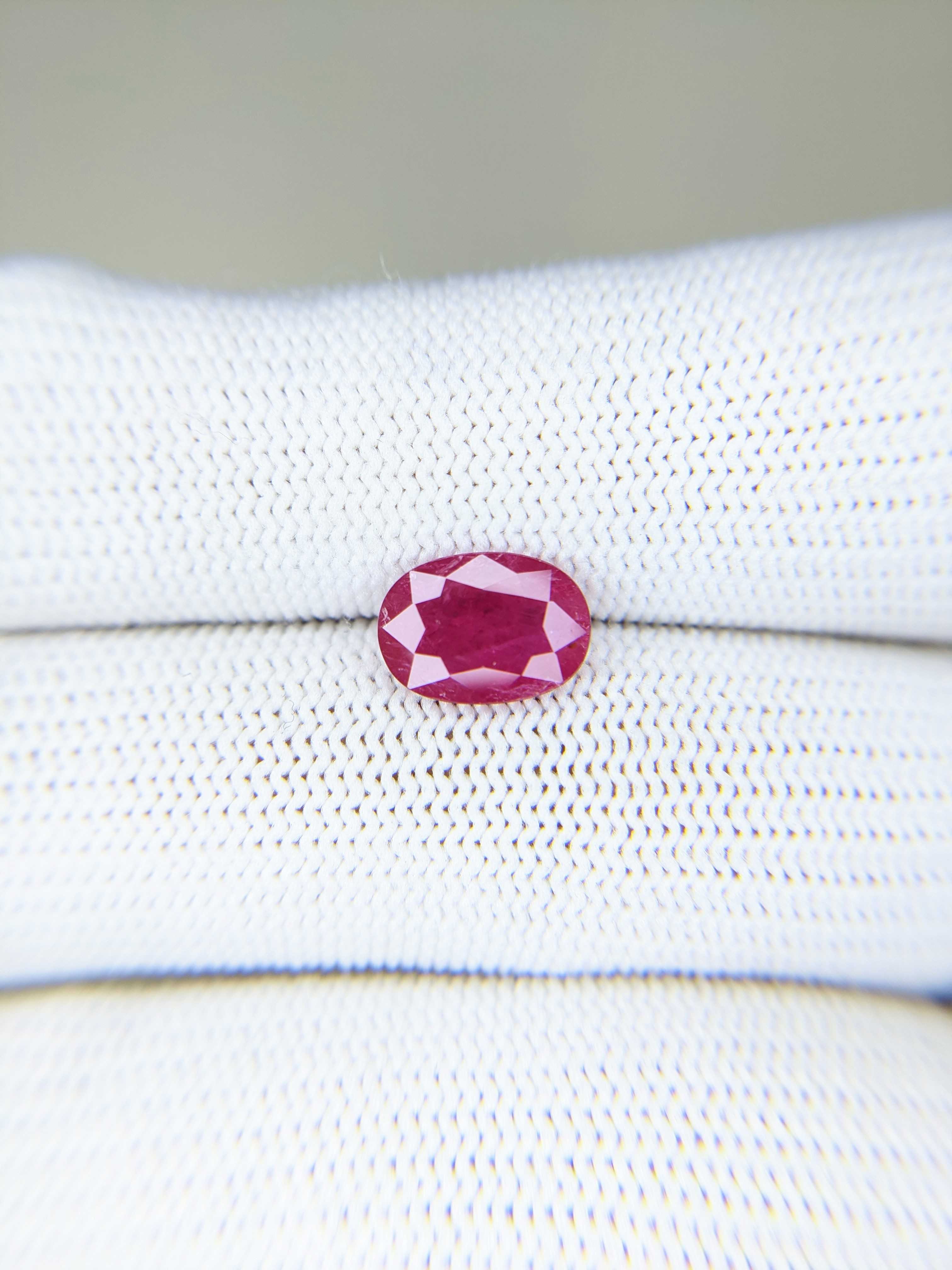 RUBY Oval: 2.42ct