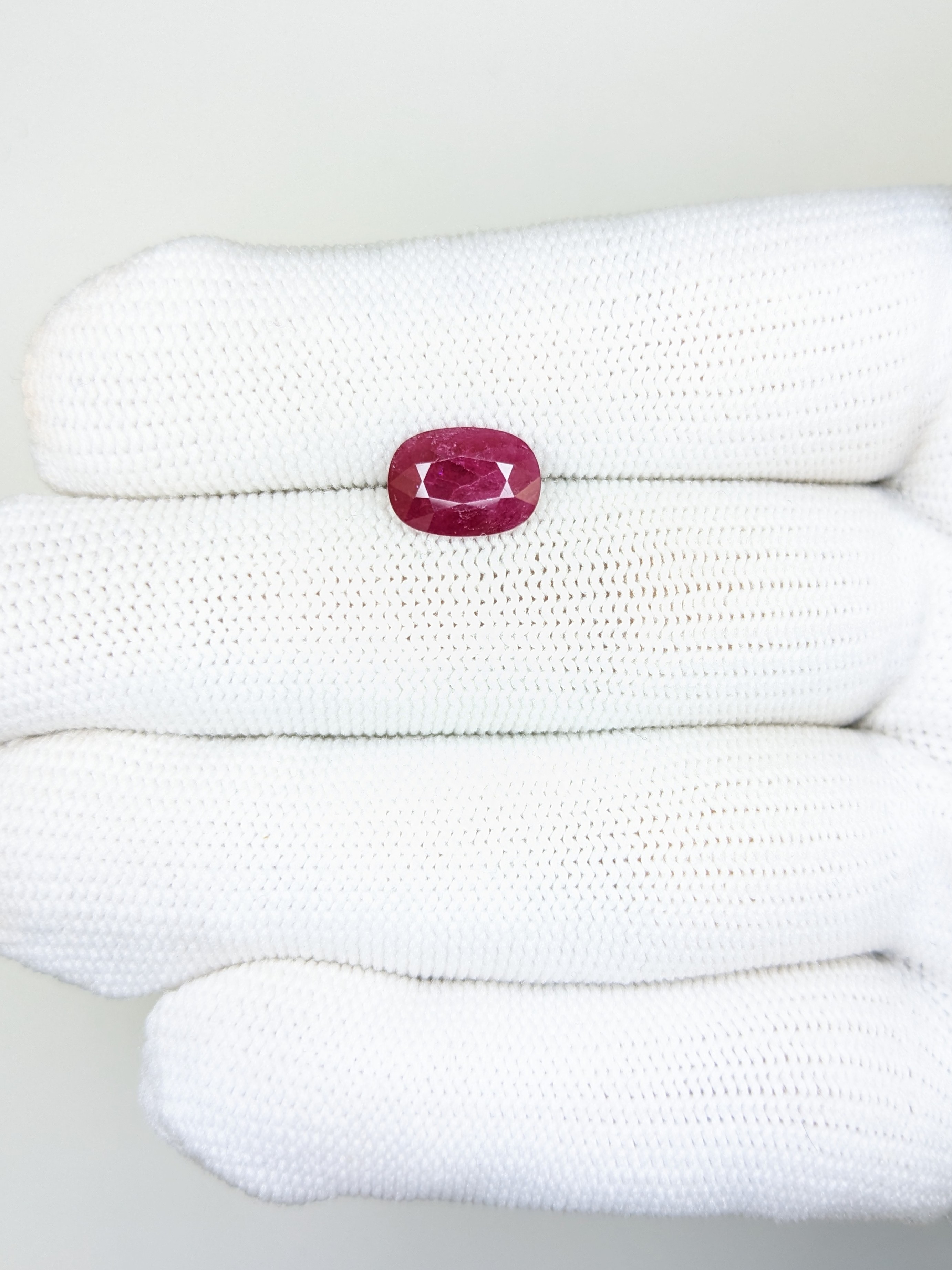 RUBY Oval: 2.81ct