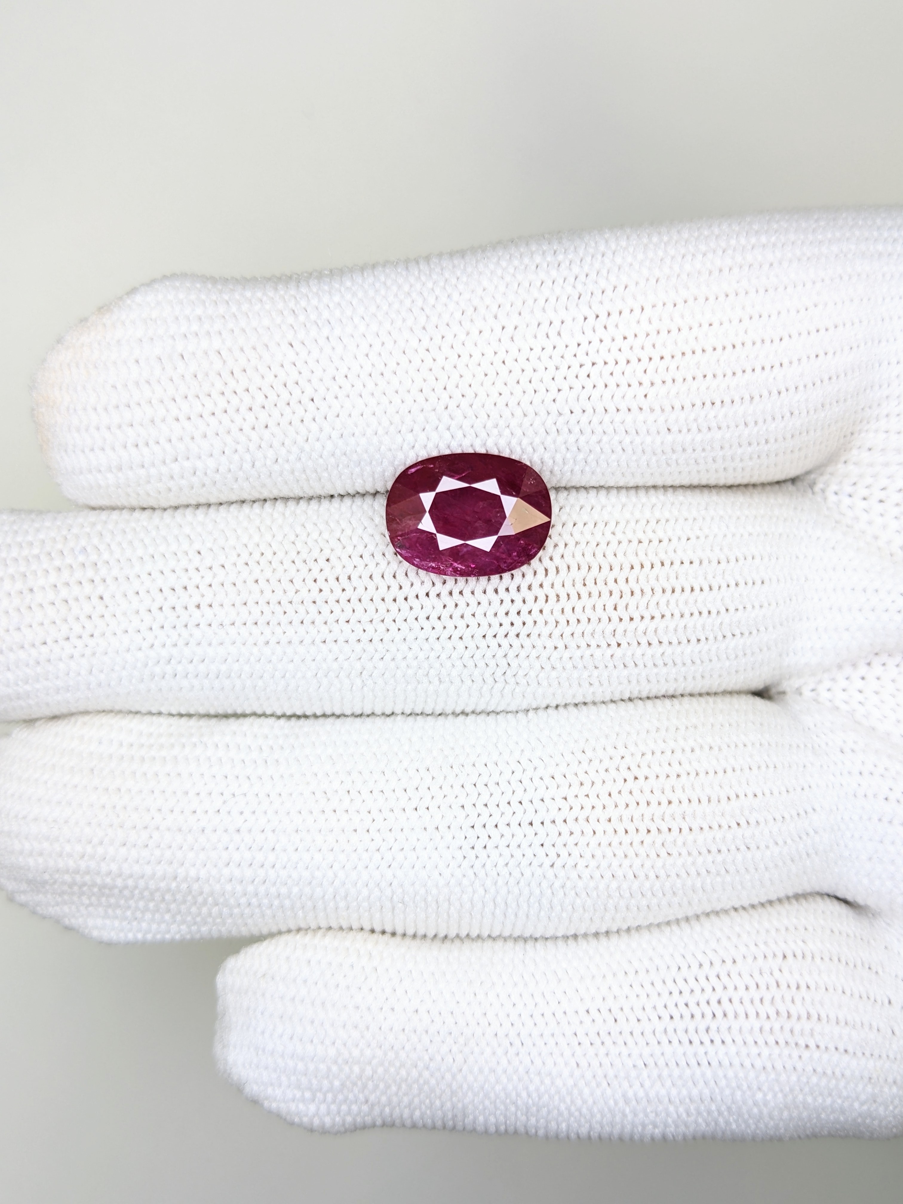 RUBY Oval: 3.93ct