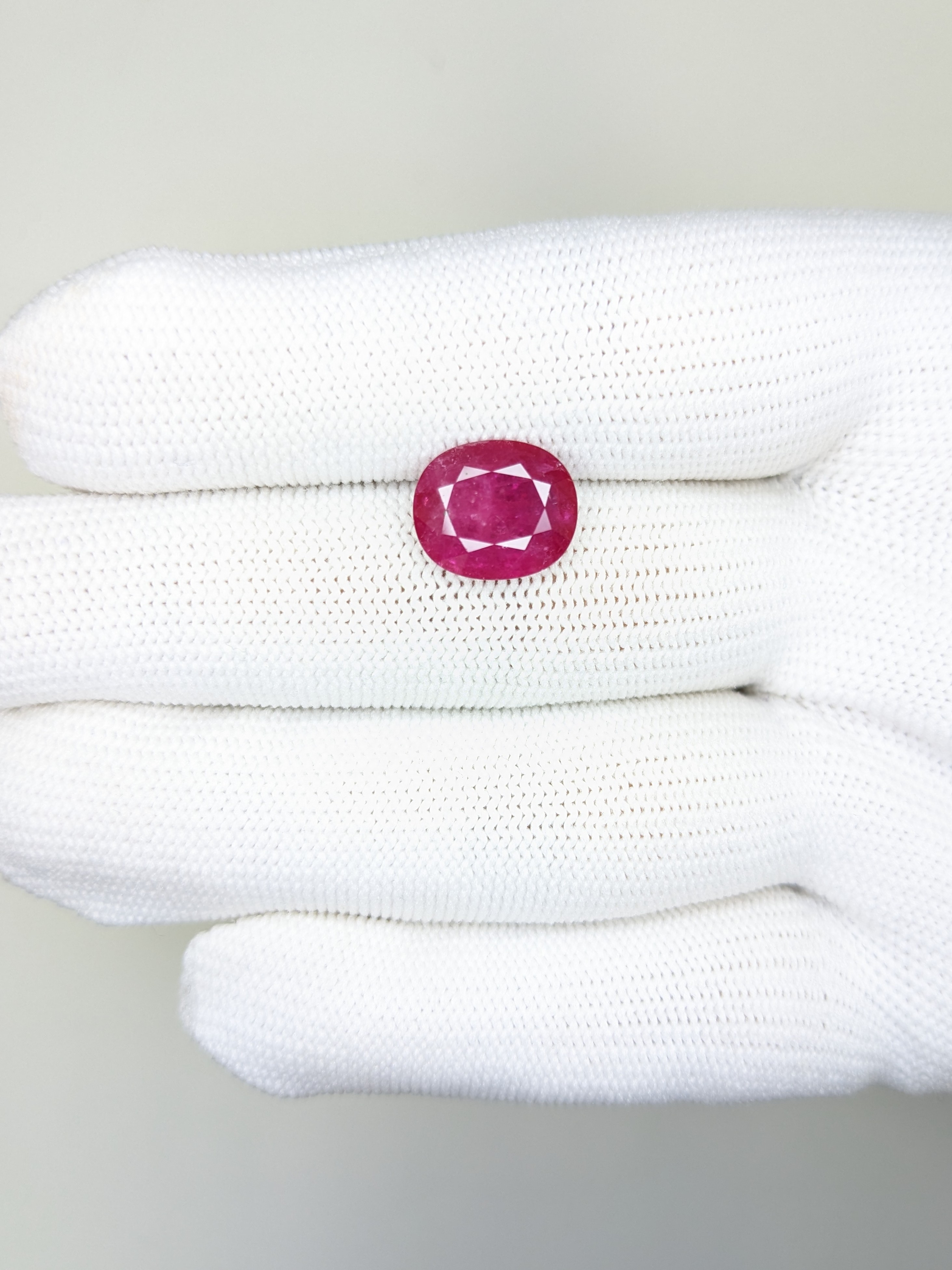 RUBY Oval: 4.73ct