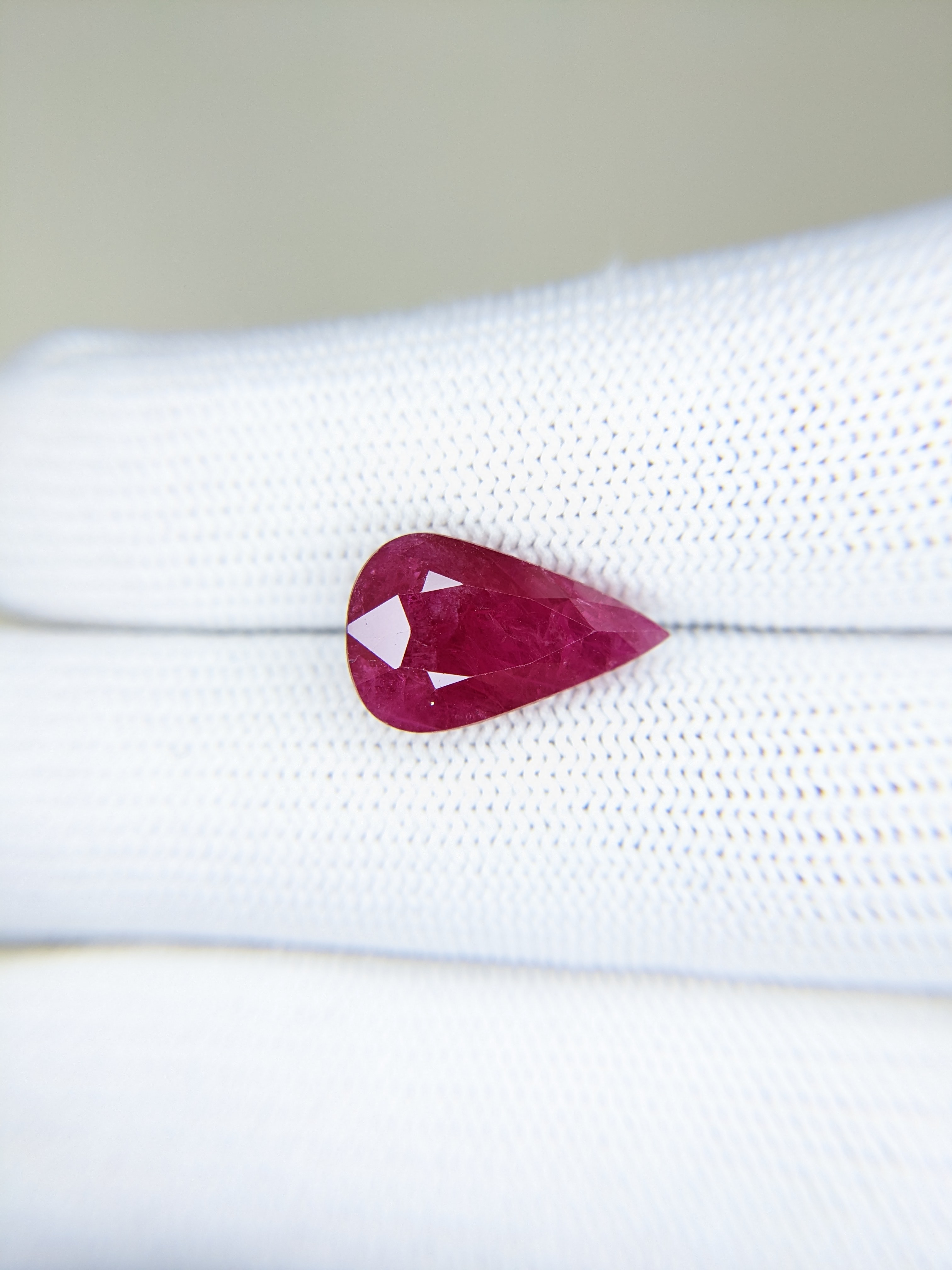 RUBY Pear: 7.73ct