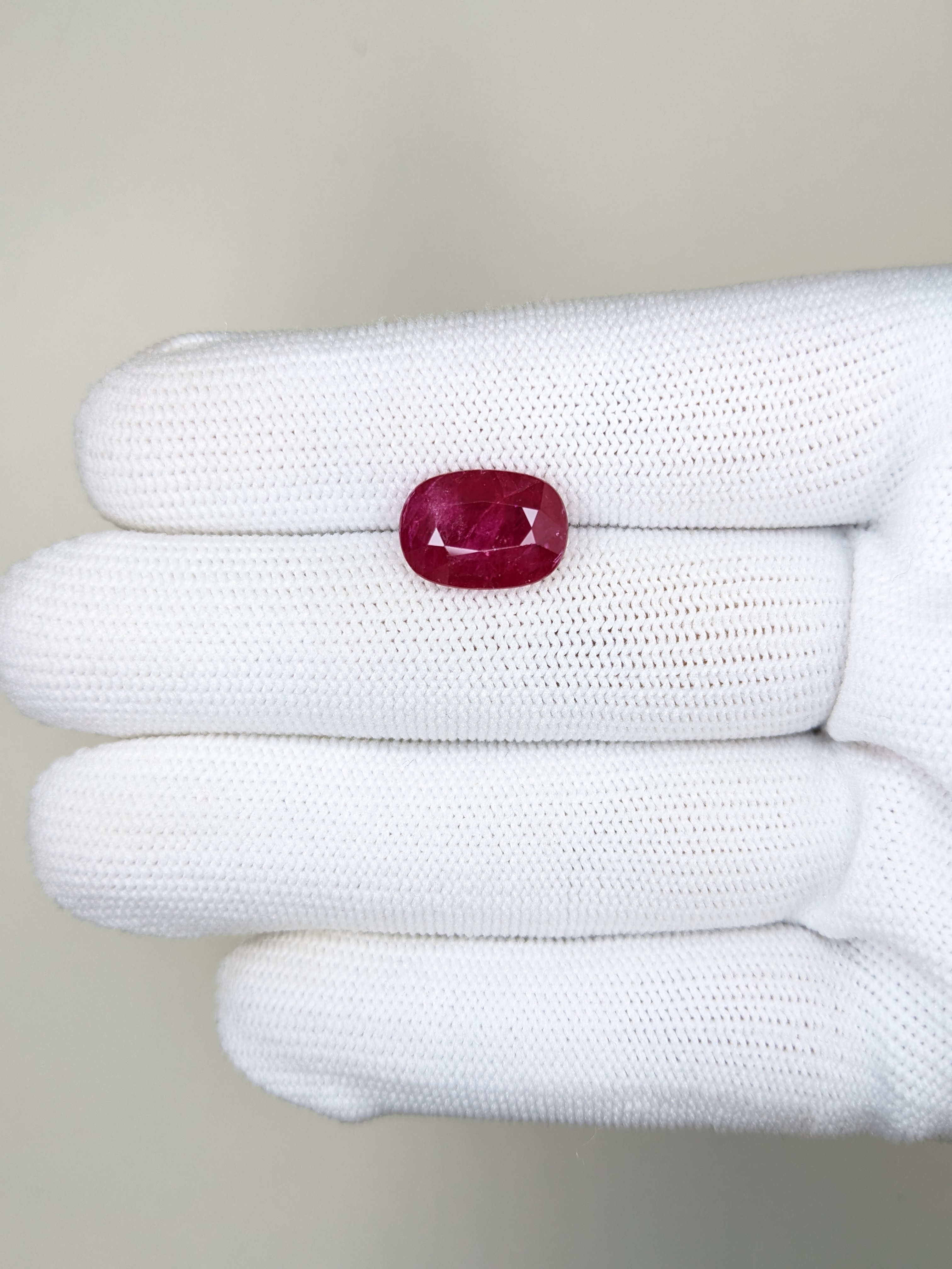 RUBY Oval: 5.94ct