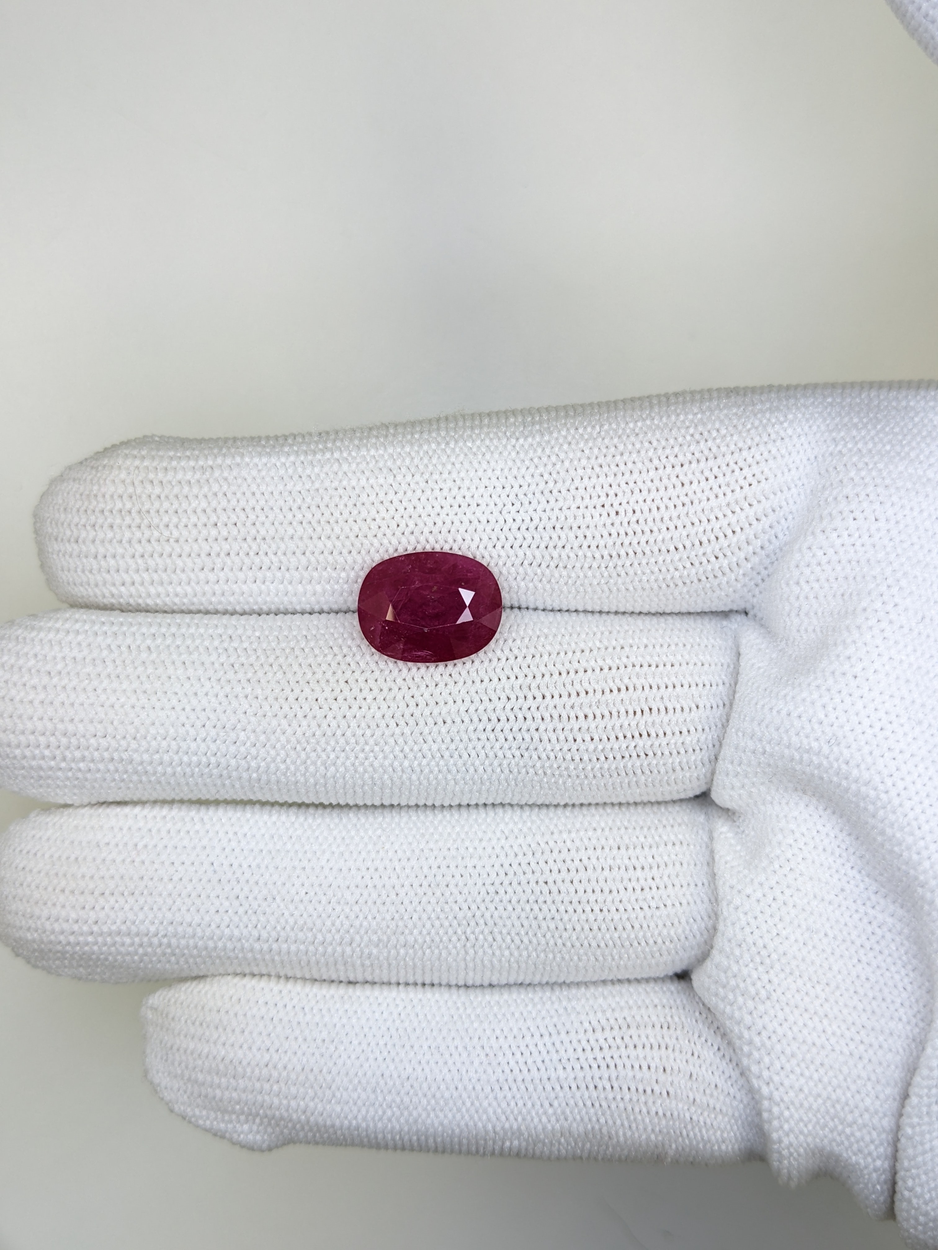 RUBY Oval: 5.89ct