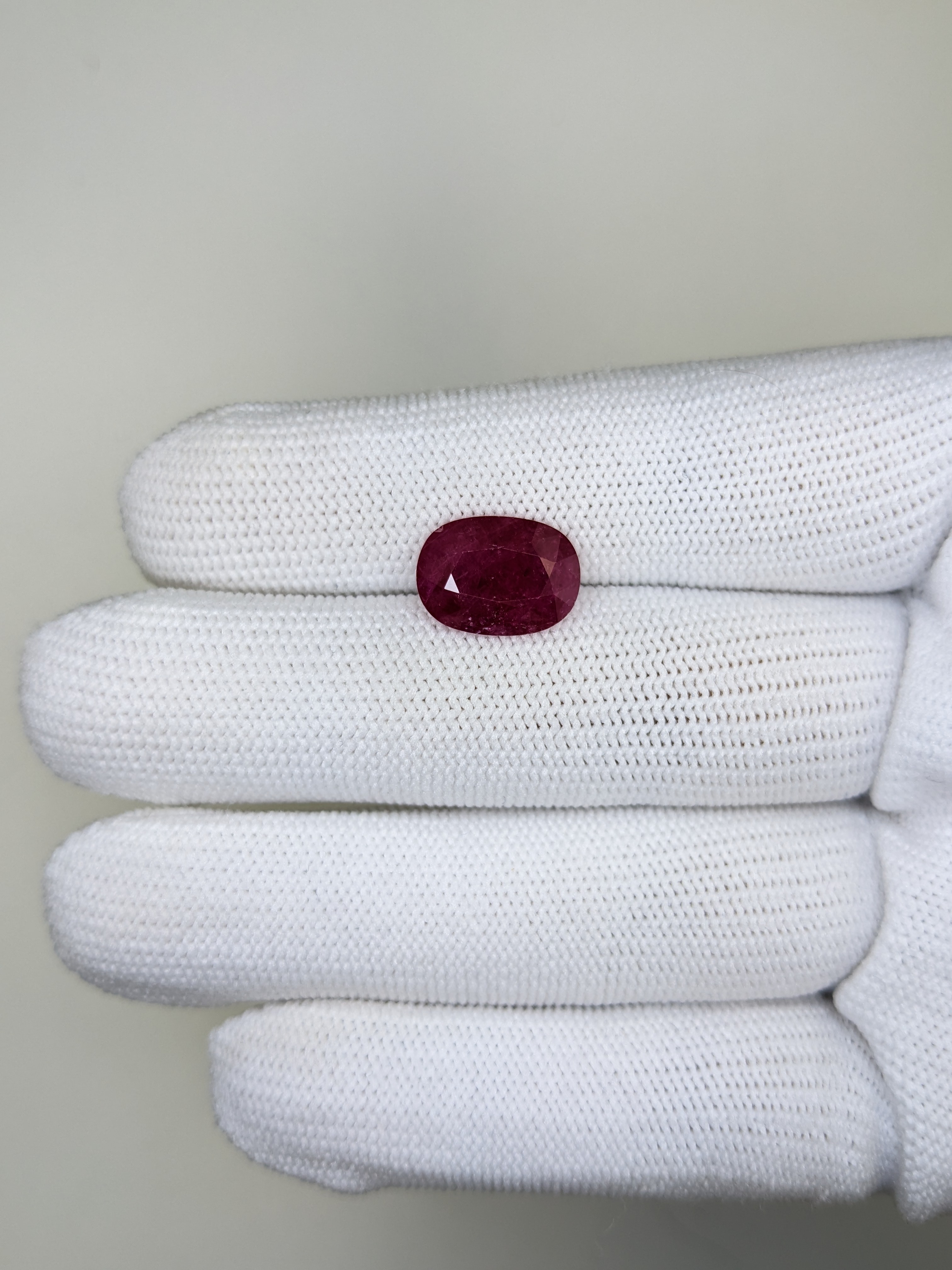 RUBY Oval: 5.27ct