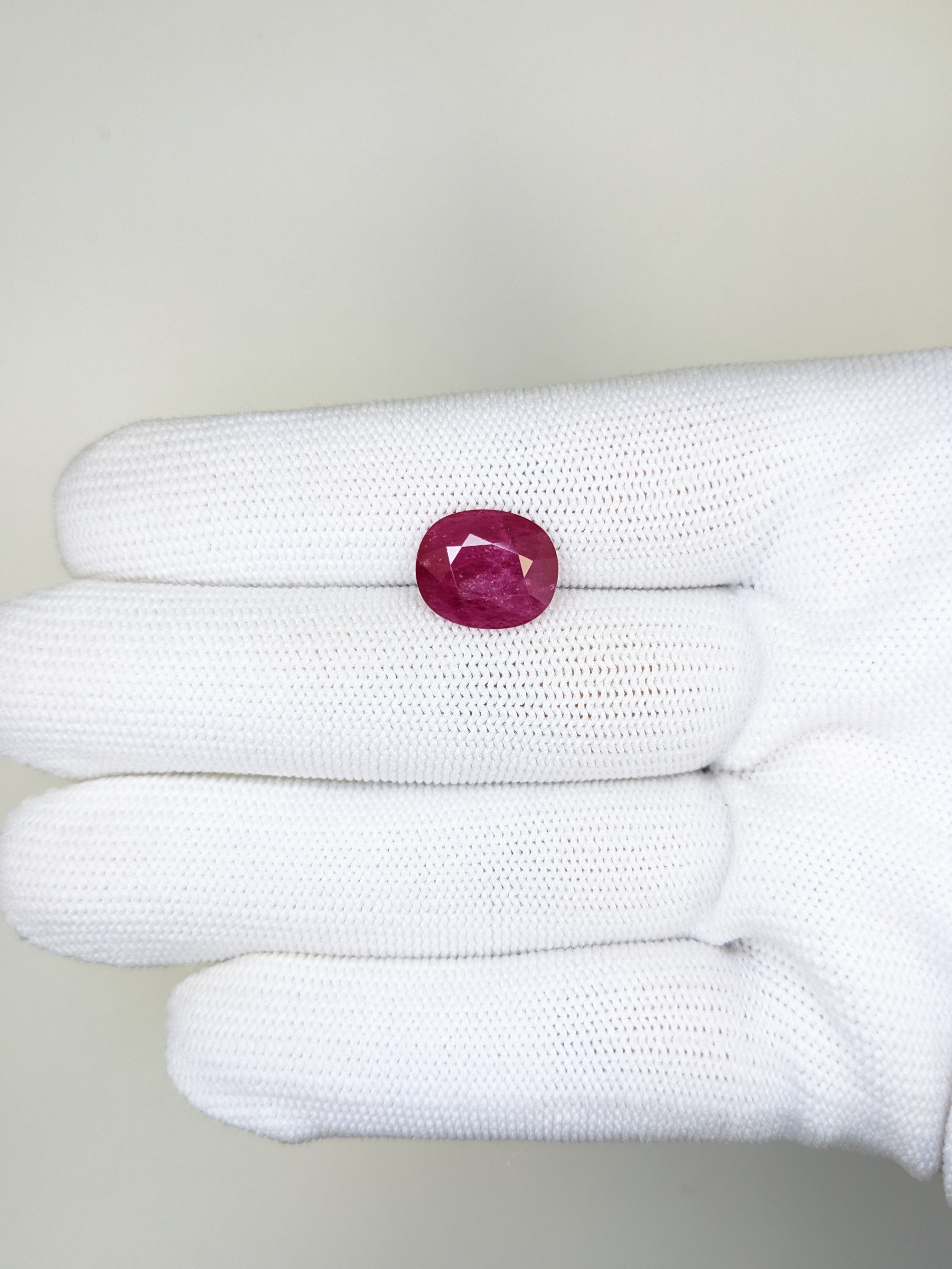 RUBY Oval: 5.38ct