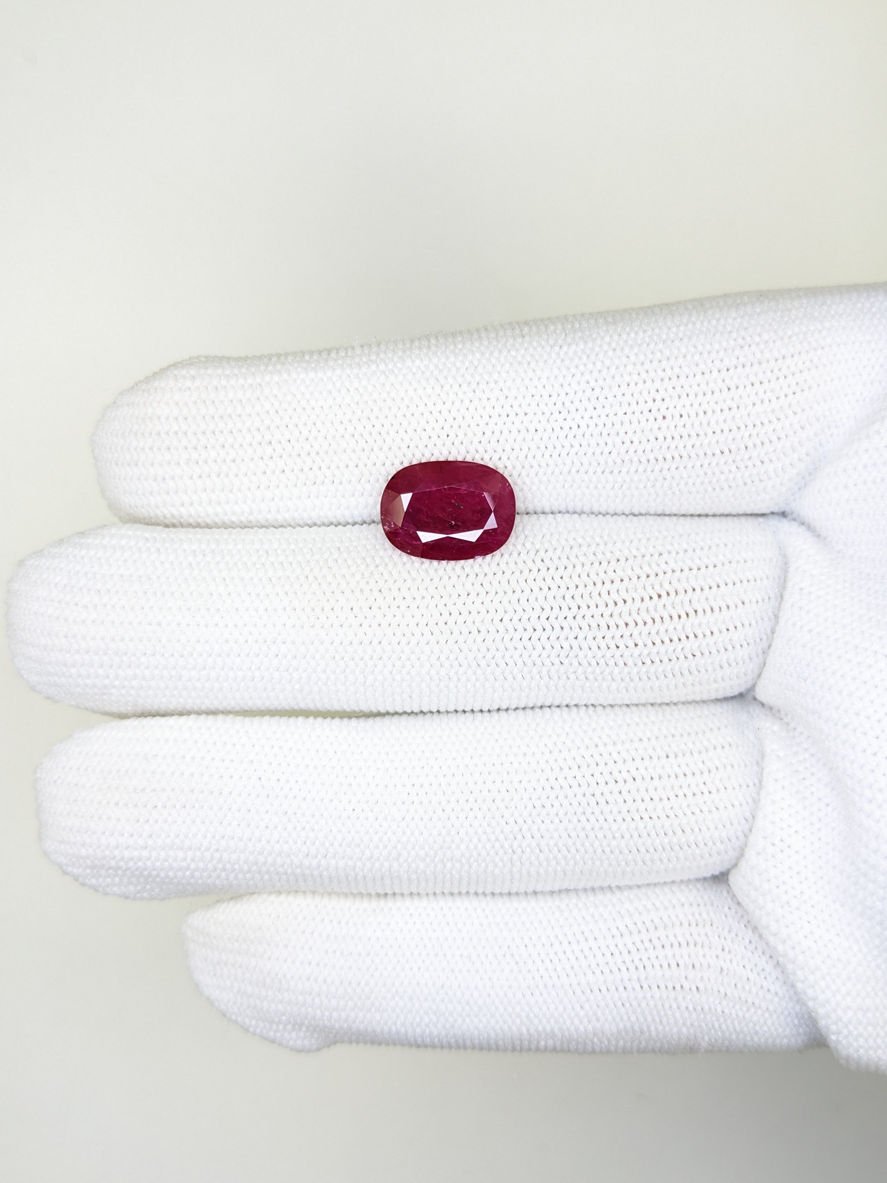 RUBY Oval: 3.80ct